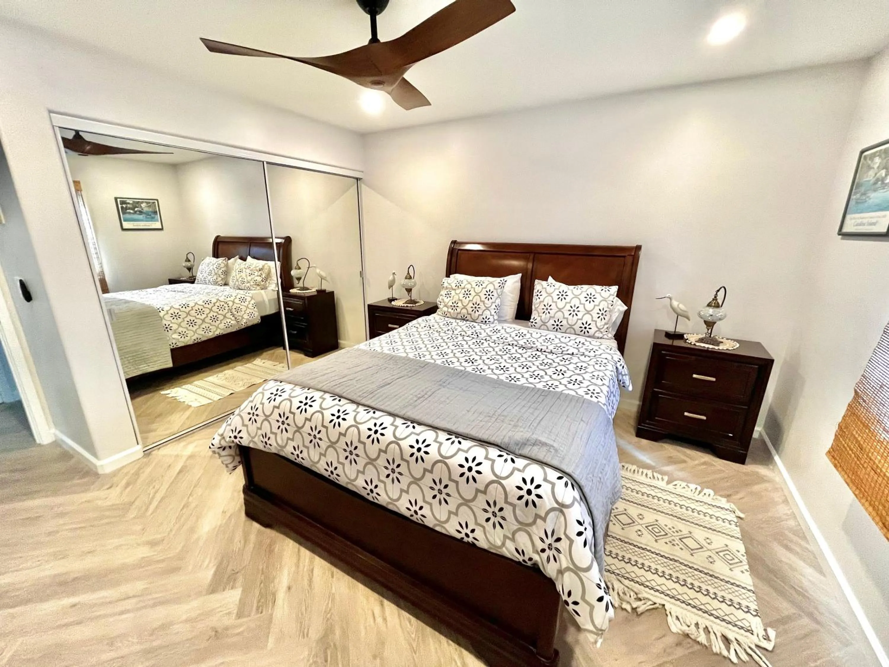 Bed in Modern Hamilton Cove Villa w/golf cart