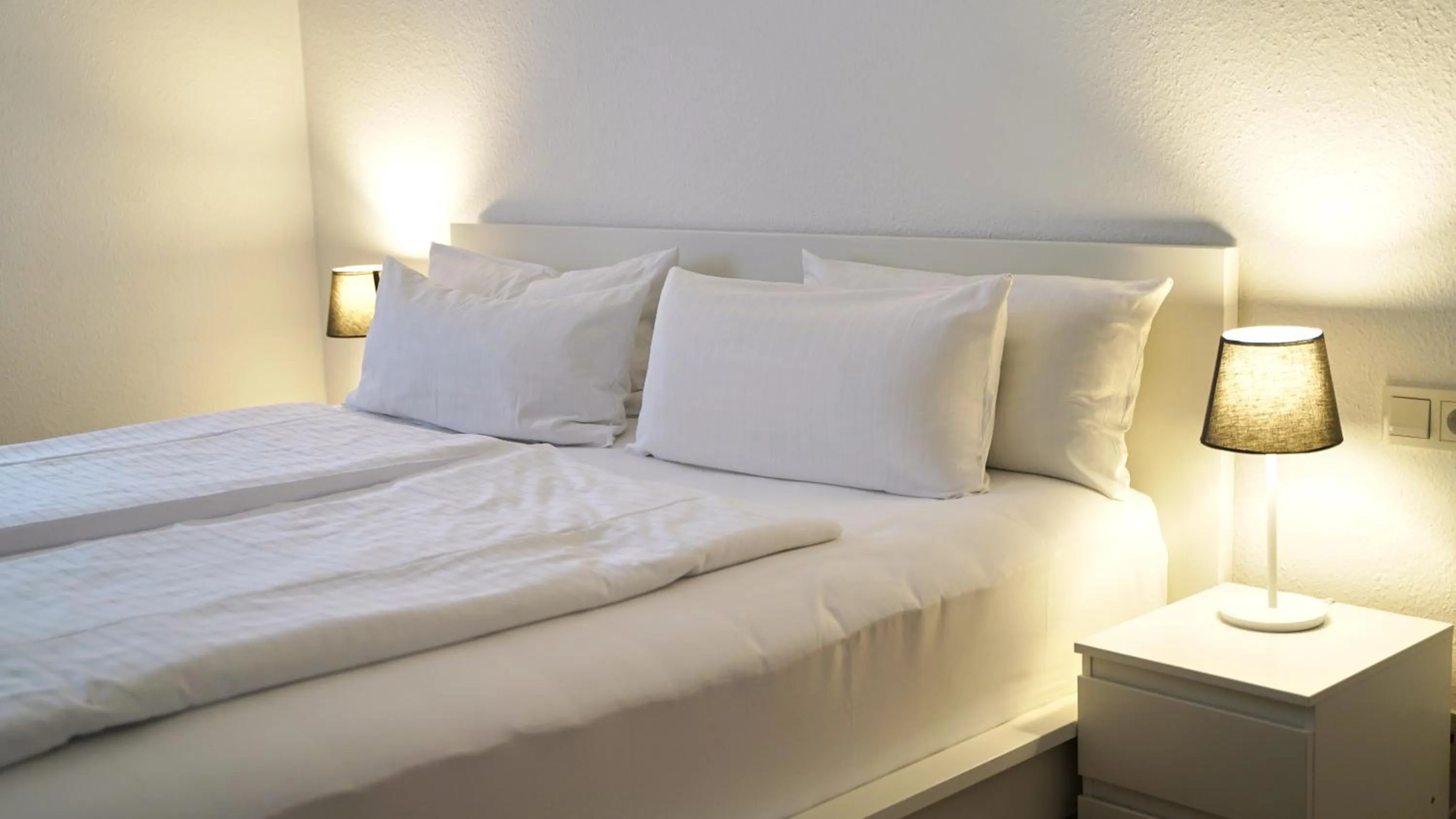 Bedroom, Bed in NP Hotel Königshof