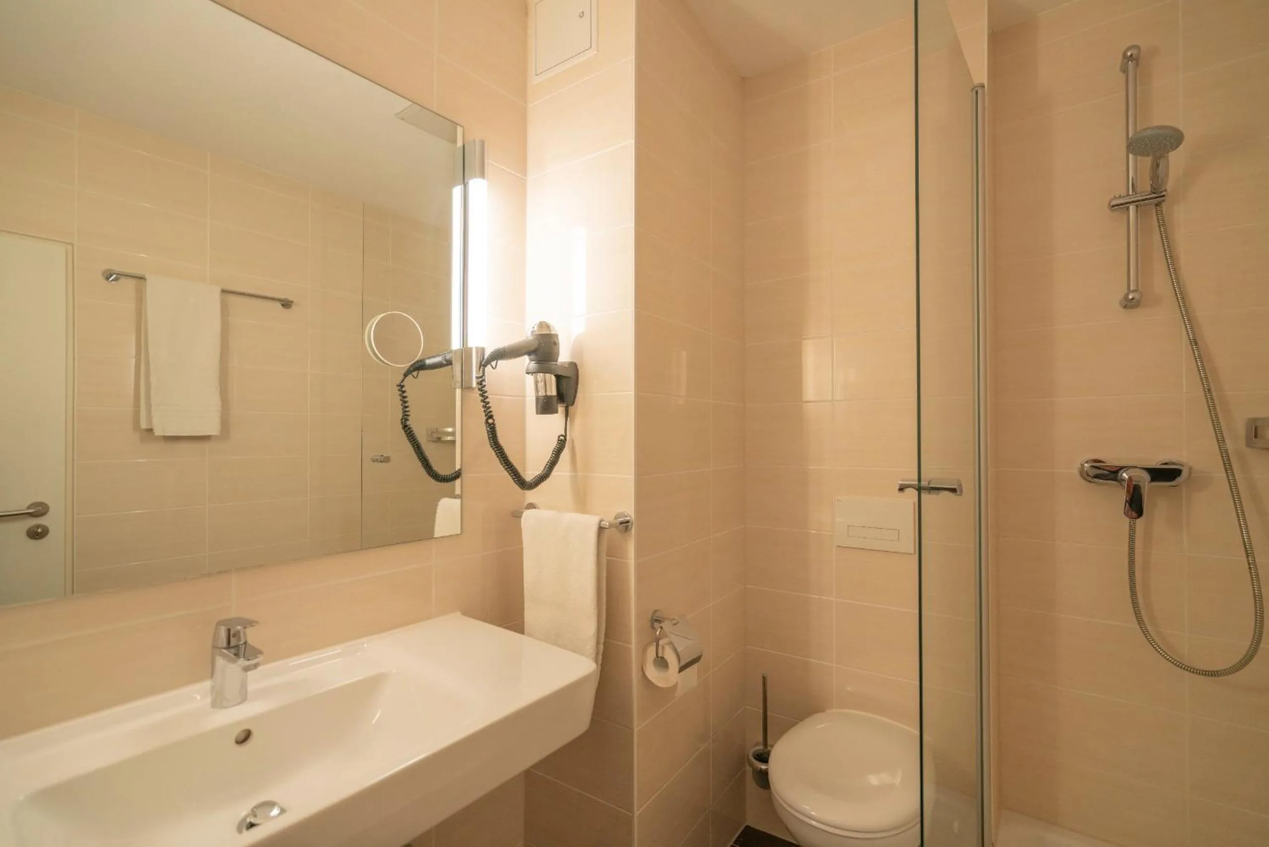 Bathroom in NP Hotel Königshof