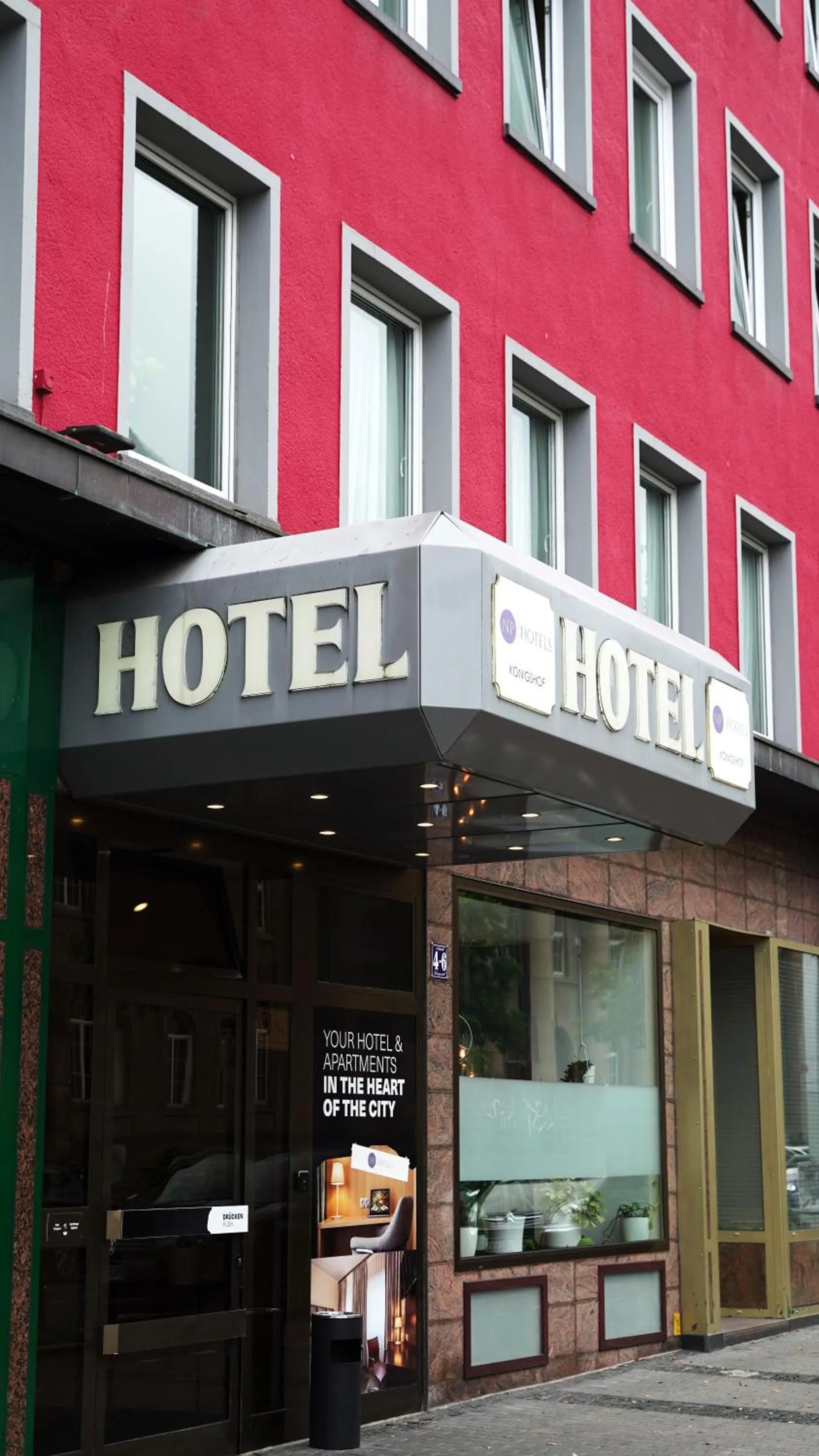 Facade/entrance in NP Hotel Königshof