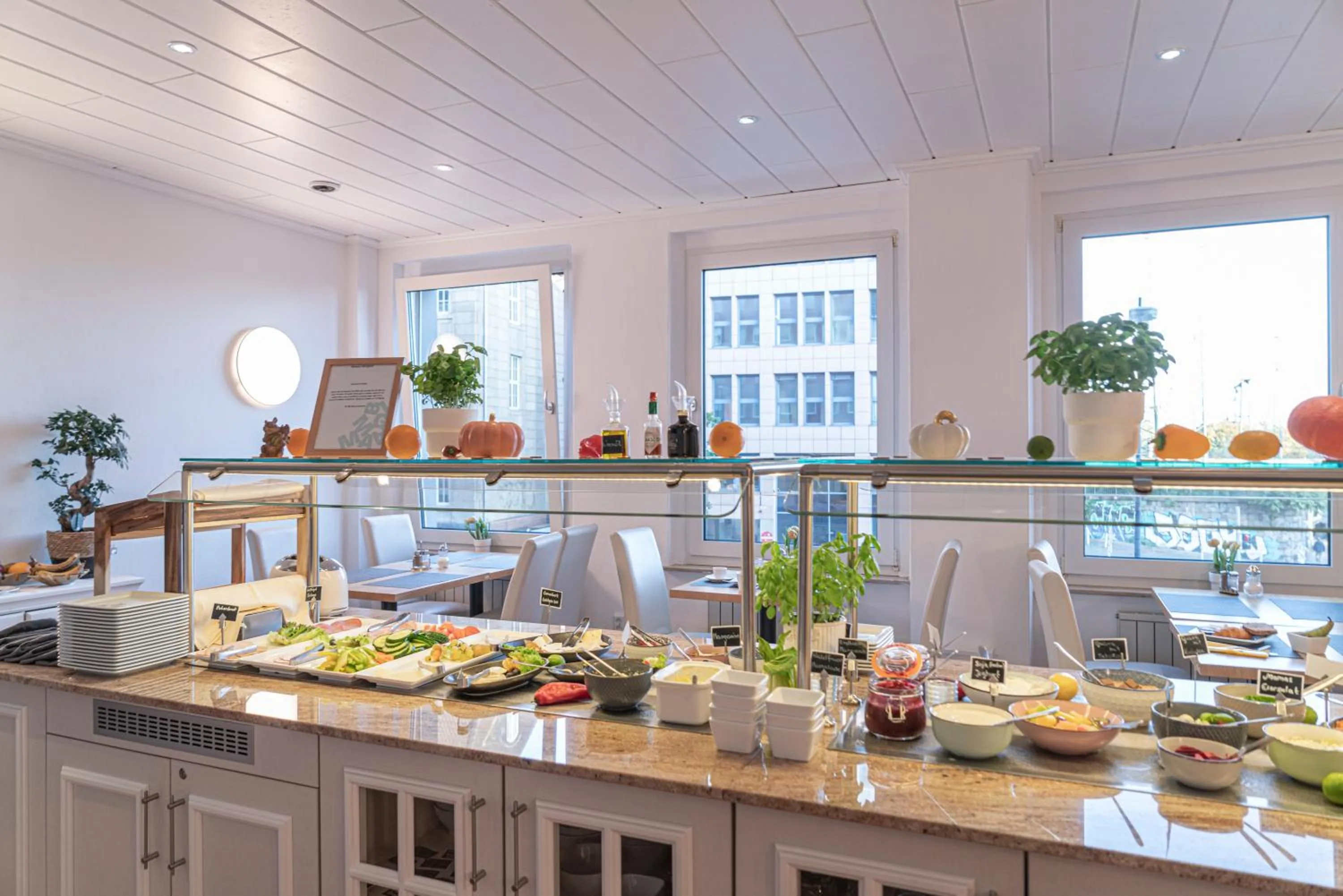 Kitchen or kitchenette in NP Hotel Königshof