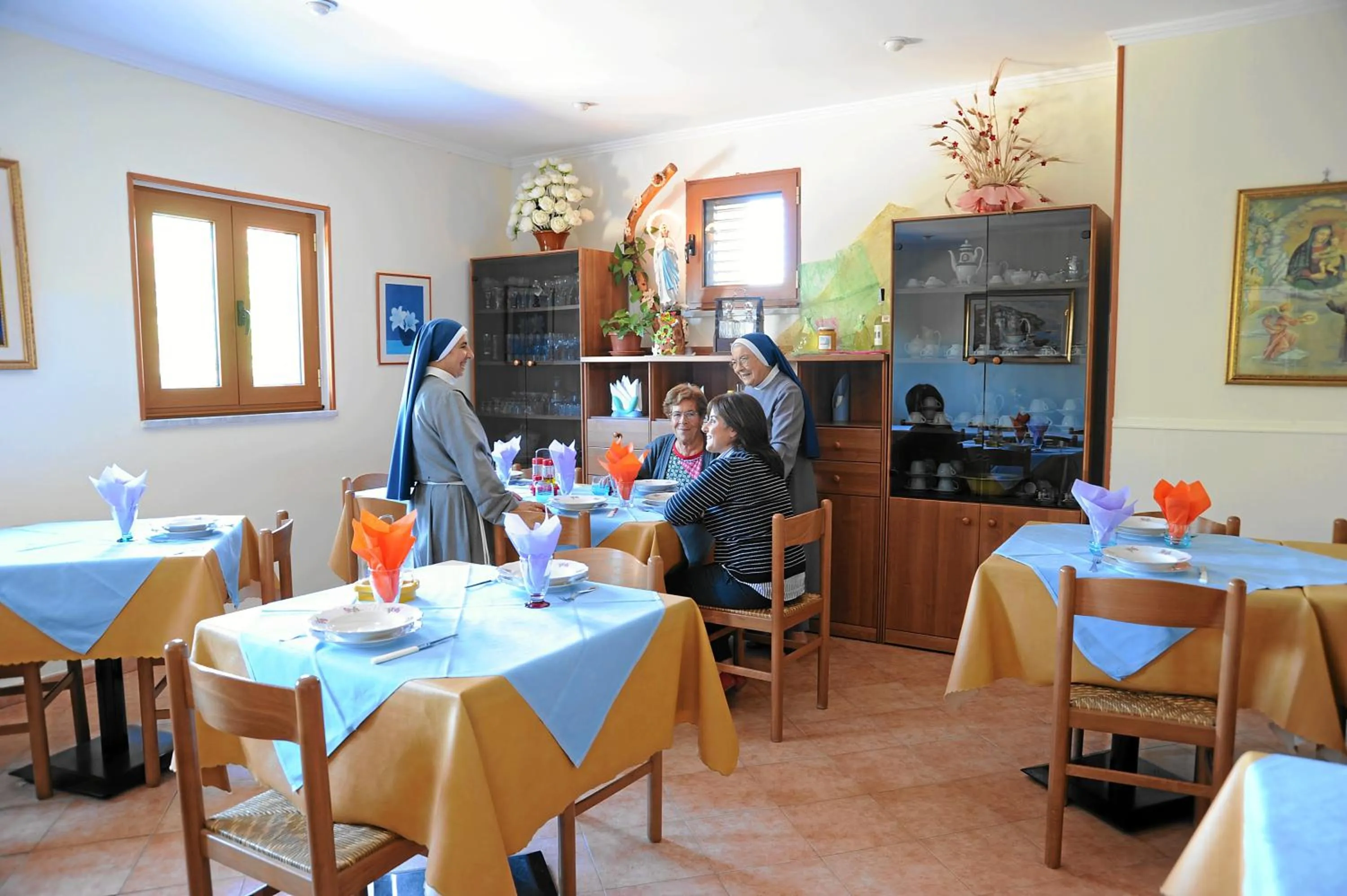 Restaurant/places to eat in Oasi Madre della Pace
