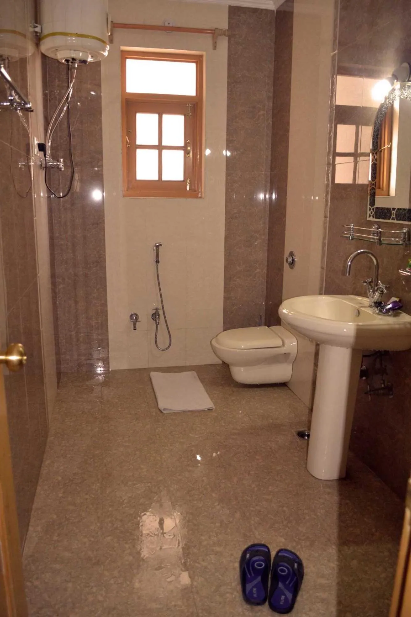 Bathroom in Hotel Al Azrah