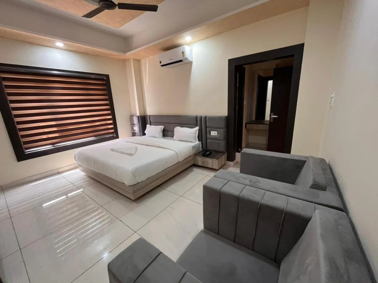 Bedroom in Hotel Blue Pine