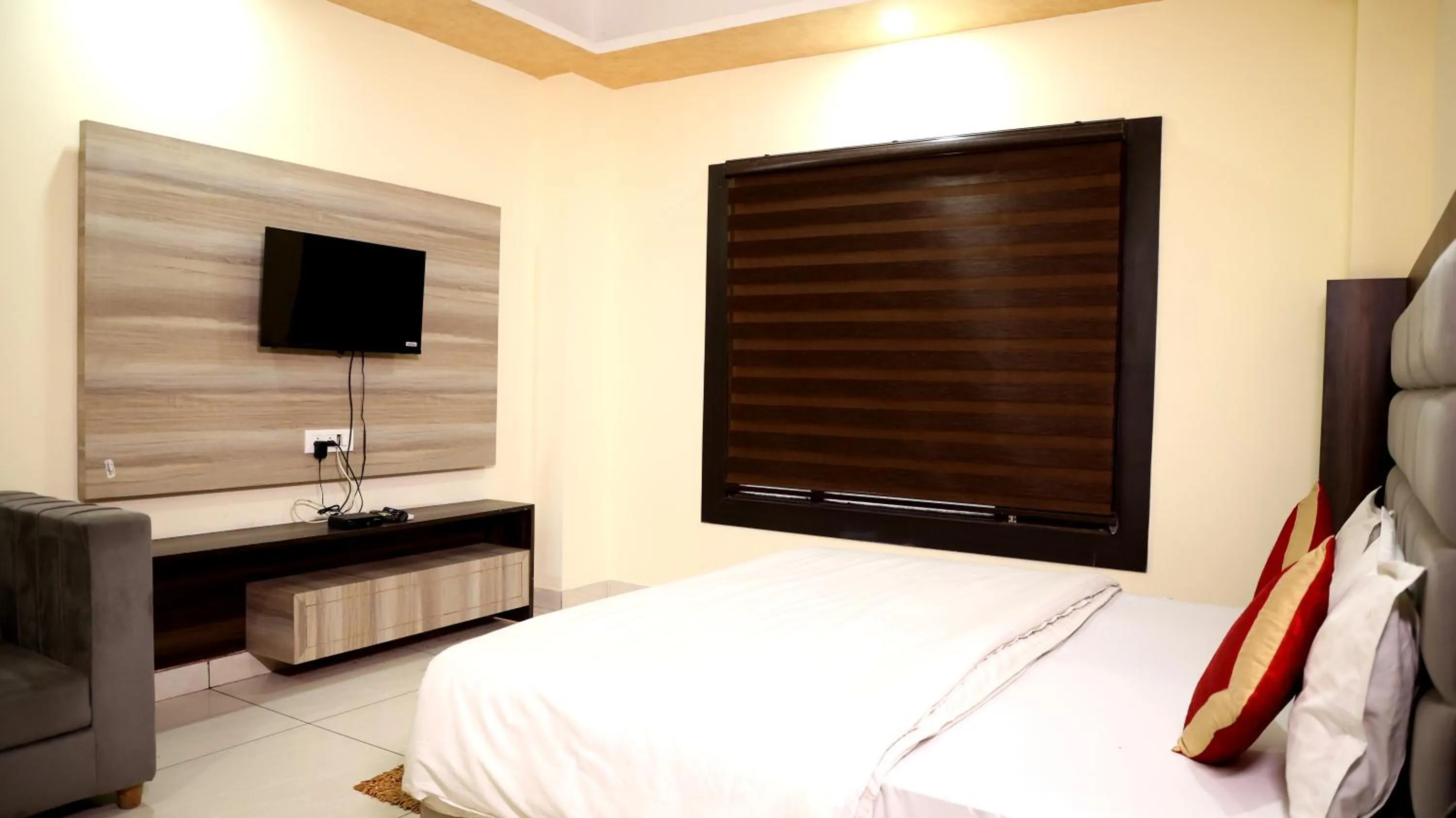 room service in Hotel Blue Pine