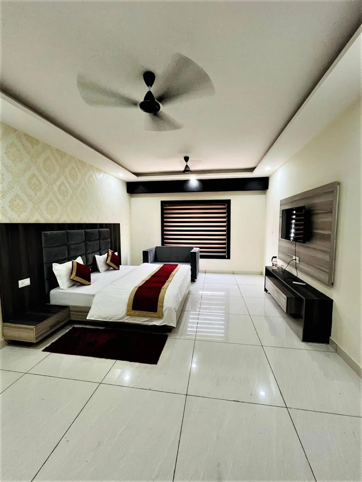 Bedroom in Hotel Blue Pine