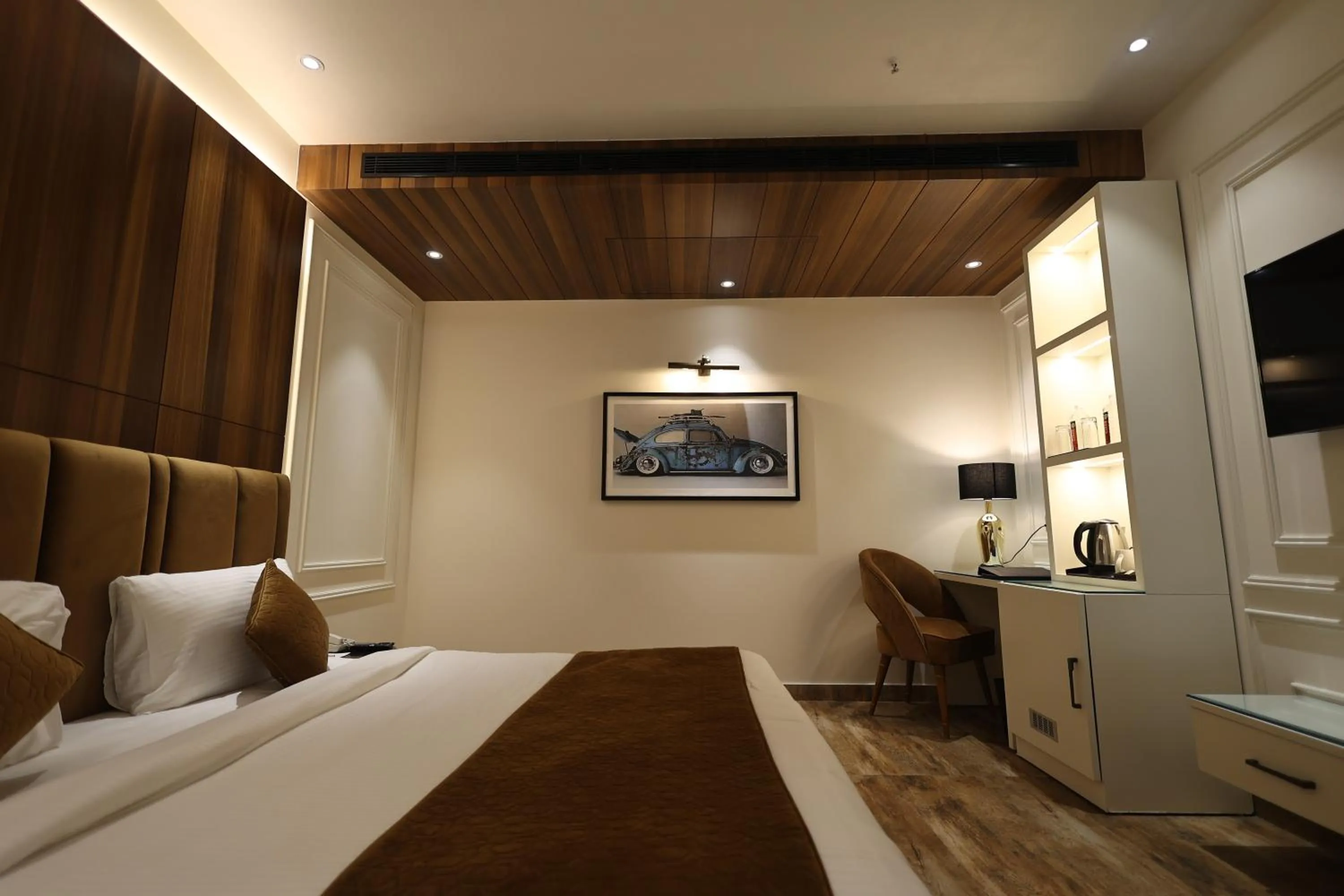 Communal lounge/ TV room, Bed in The Ramayana Hotel, Ayodhya