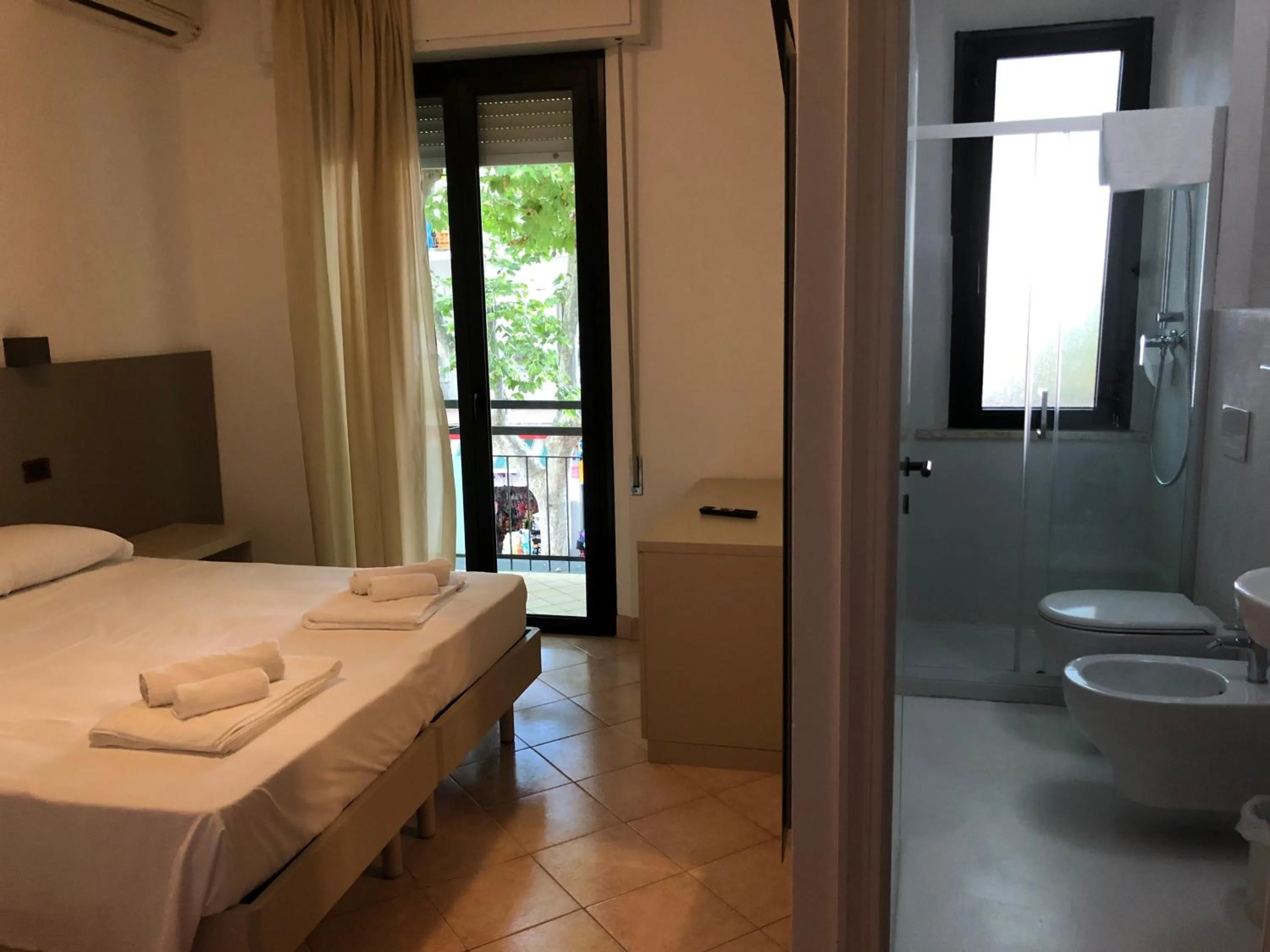 Photo of the whole room in Vinsea Hotel