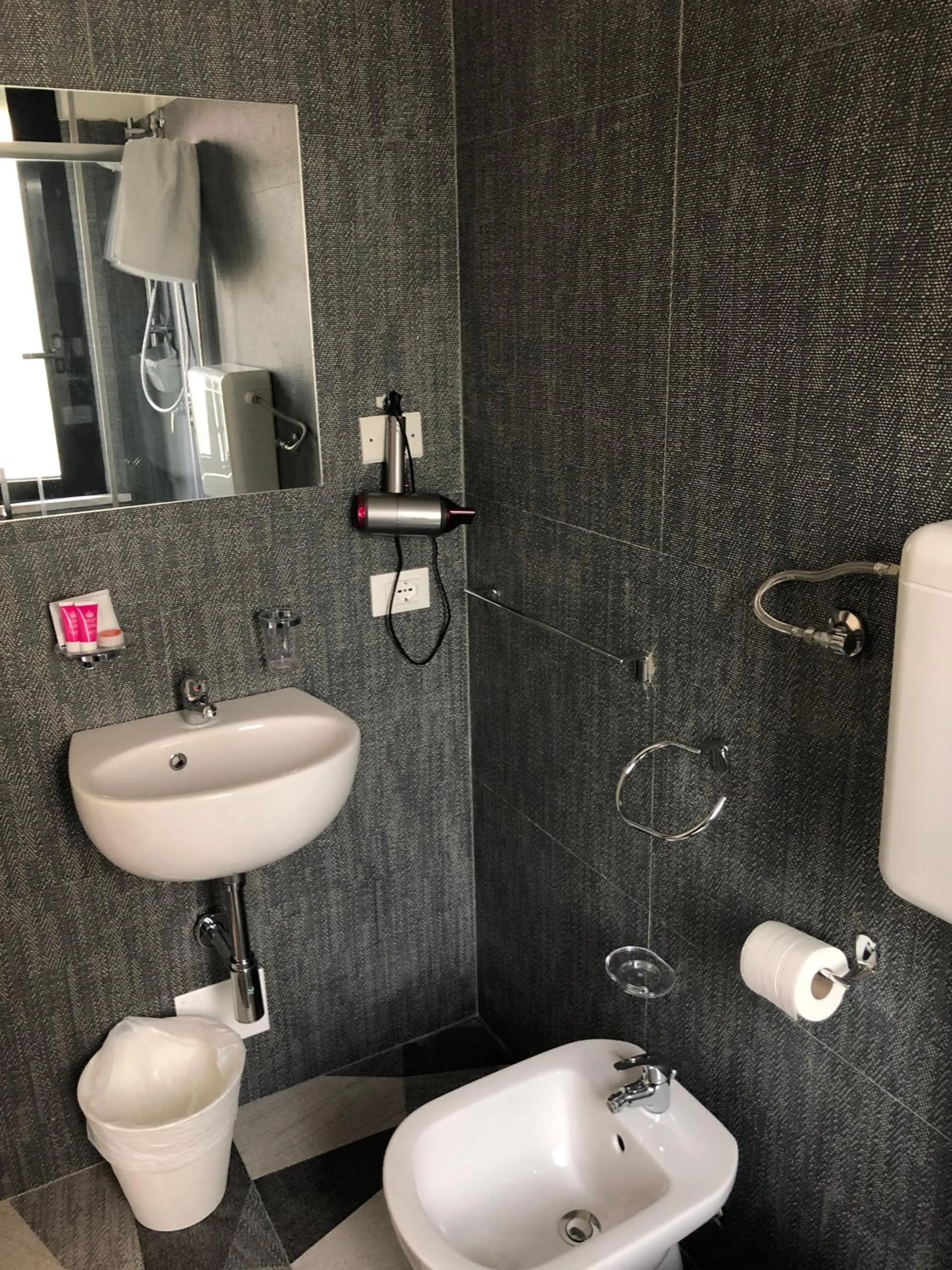 Bathroom in Vinsea Hotel