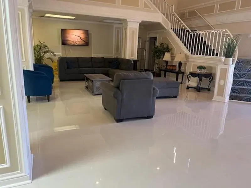 Seating area in Windsor Inn of Jacksonville Seating area in Windsor Inn of Jacksonville