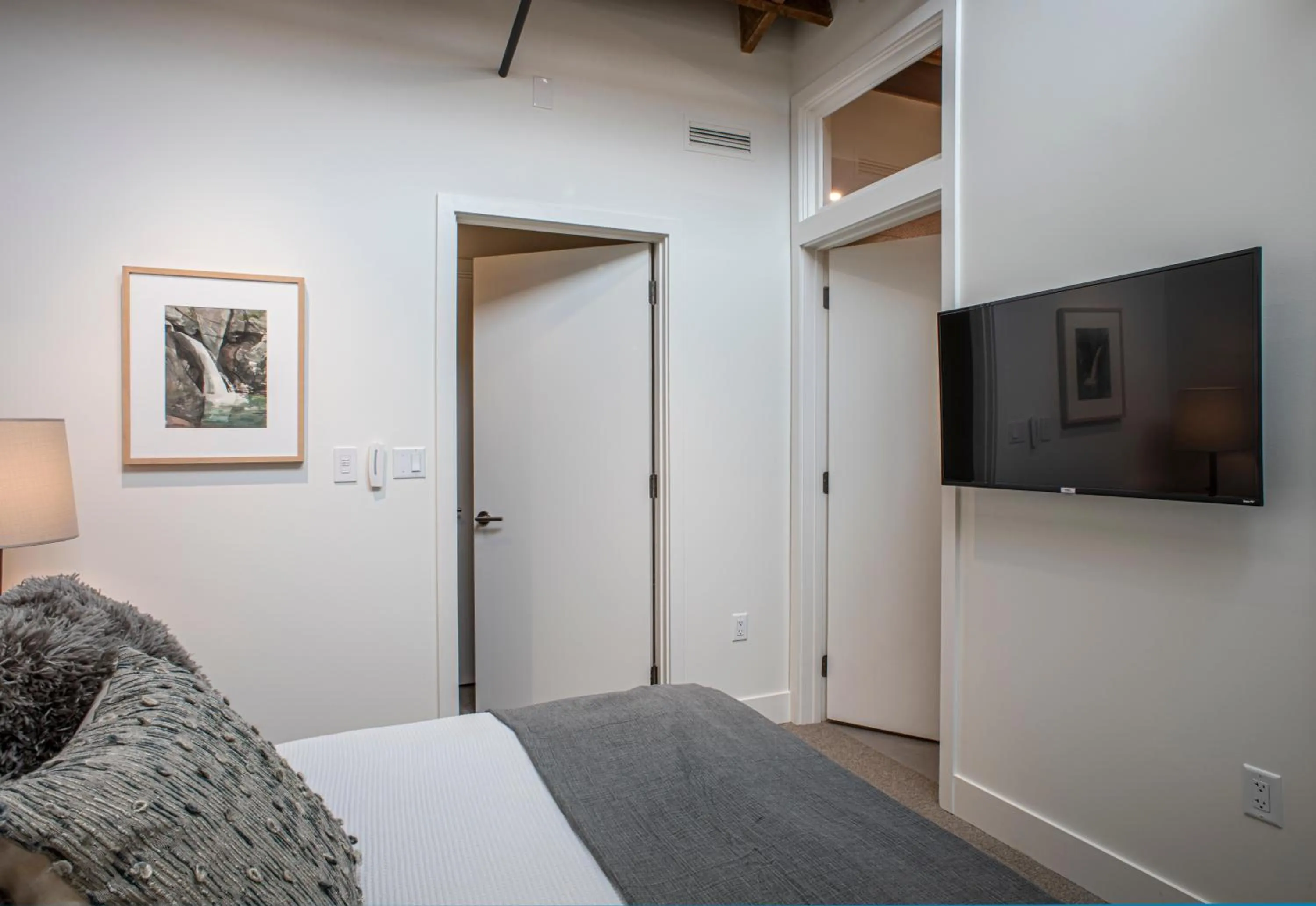 TV and multimedia, Bed in Elevation Lofts Hotel