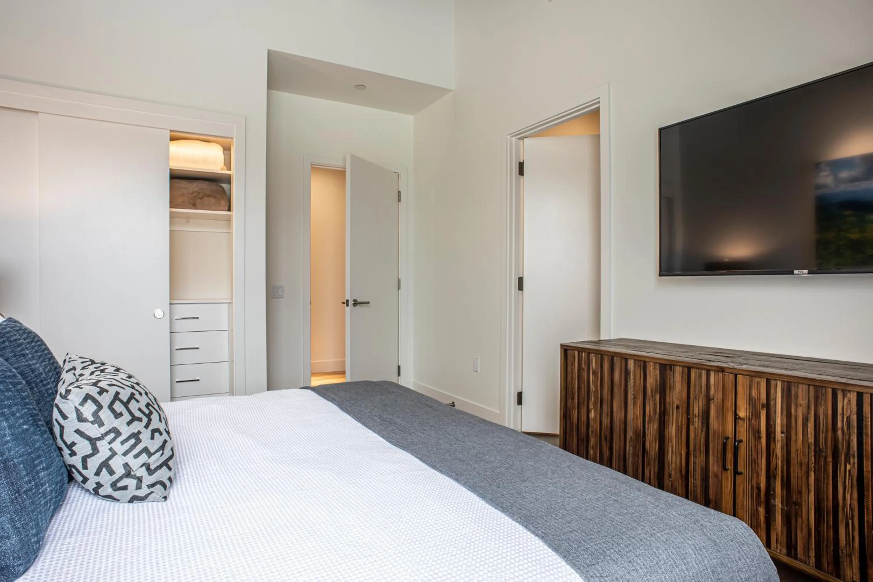 Bedroom, Bed in Elevation Lofts Hotel