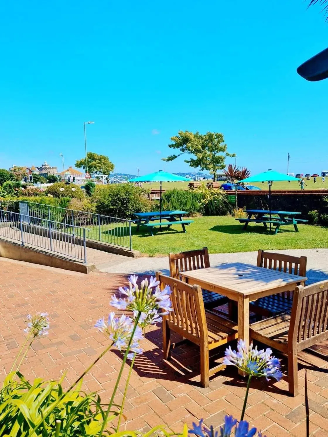 Garden in Beach Hotel Torbay B&B