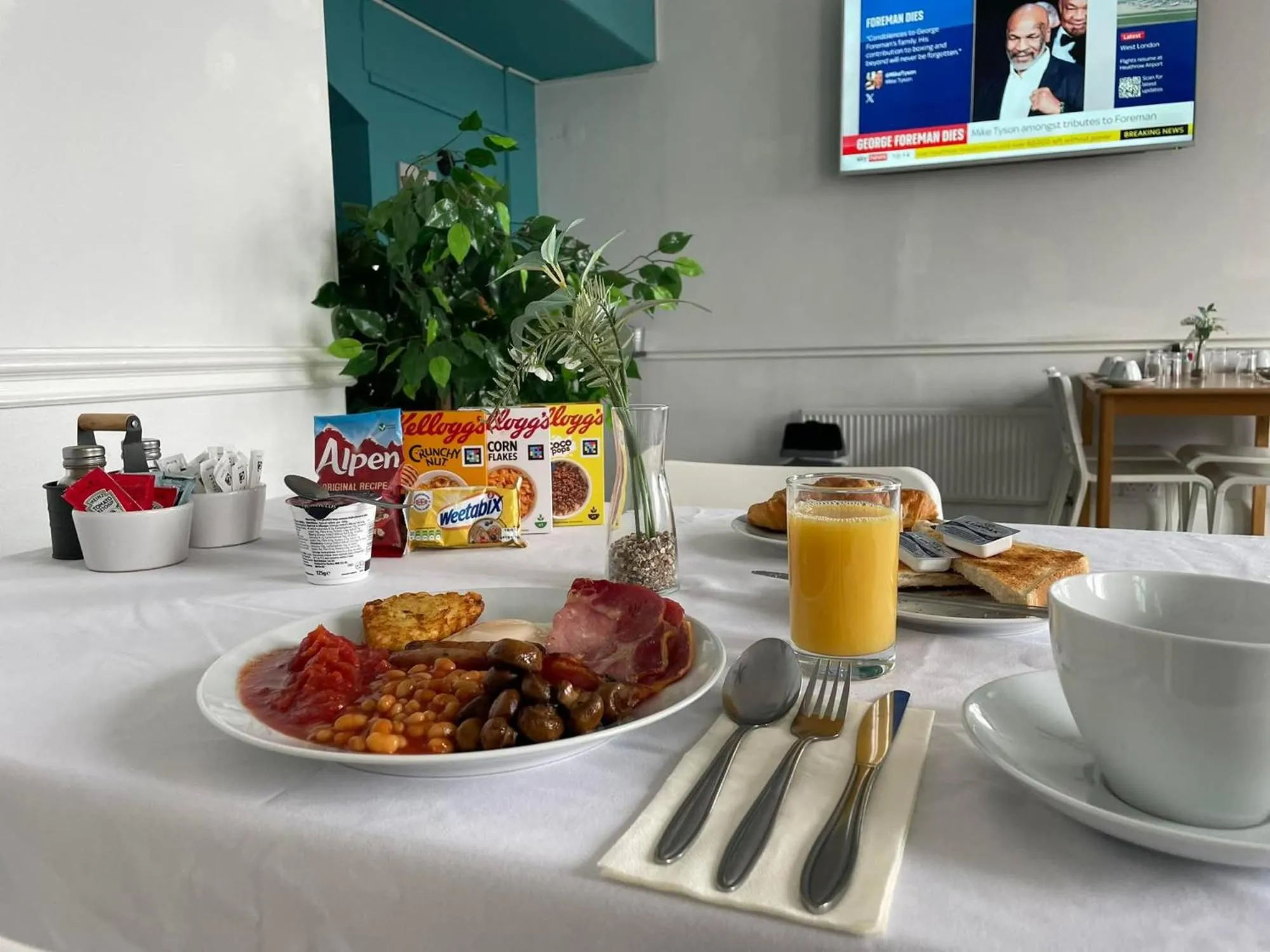 Breakfast in Beach Hotel Torbay B&B