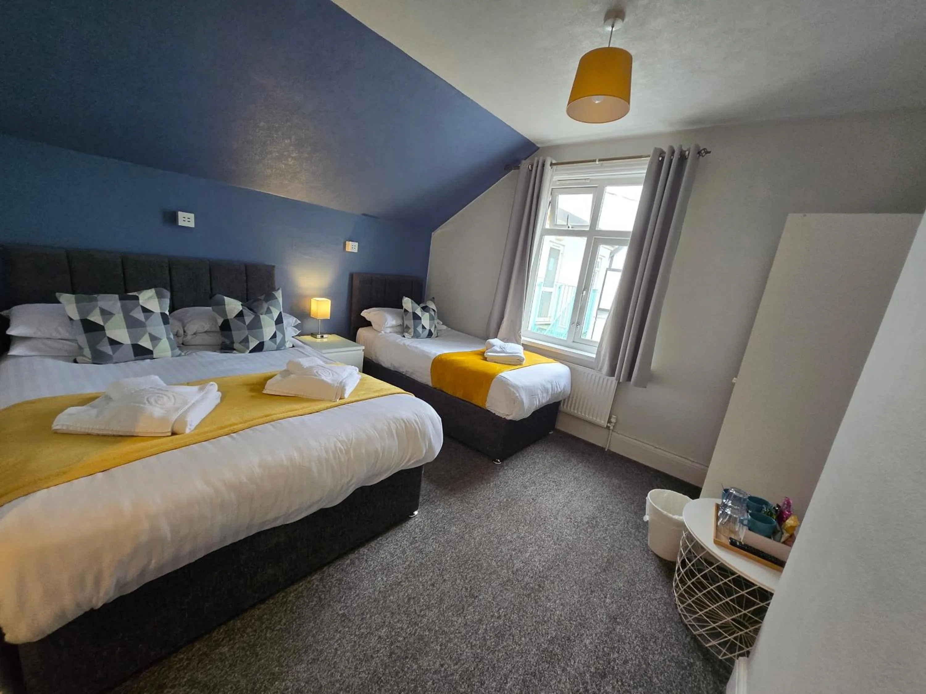 Bed in Beach Hotel Torbay B&B