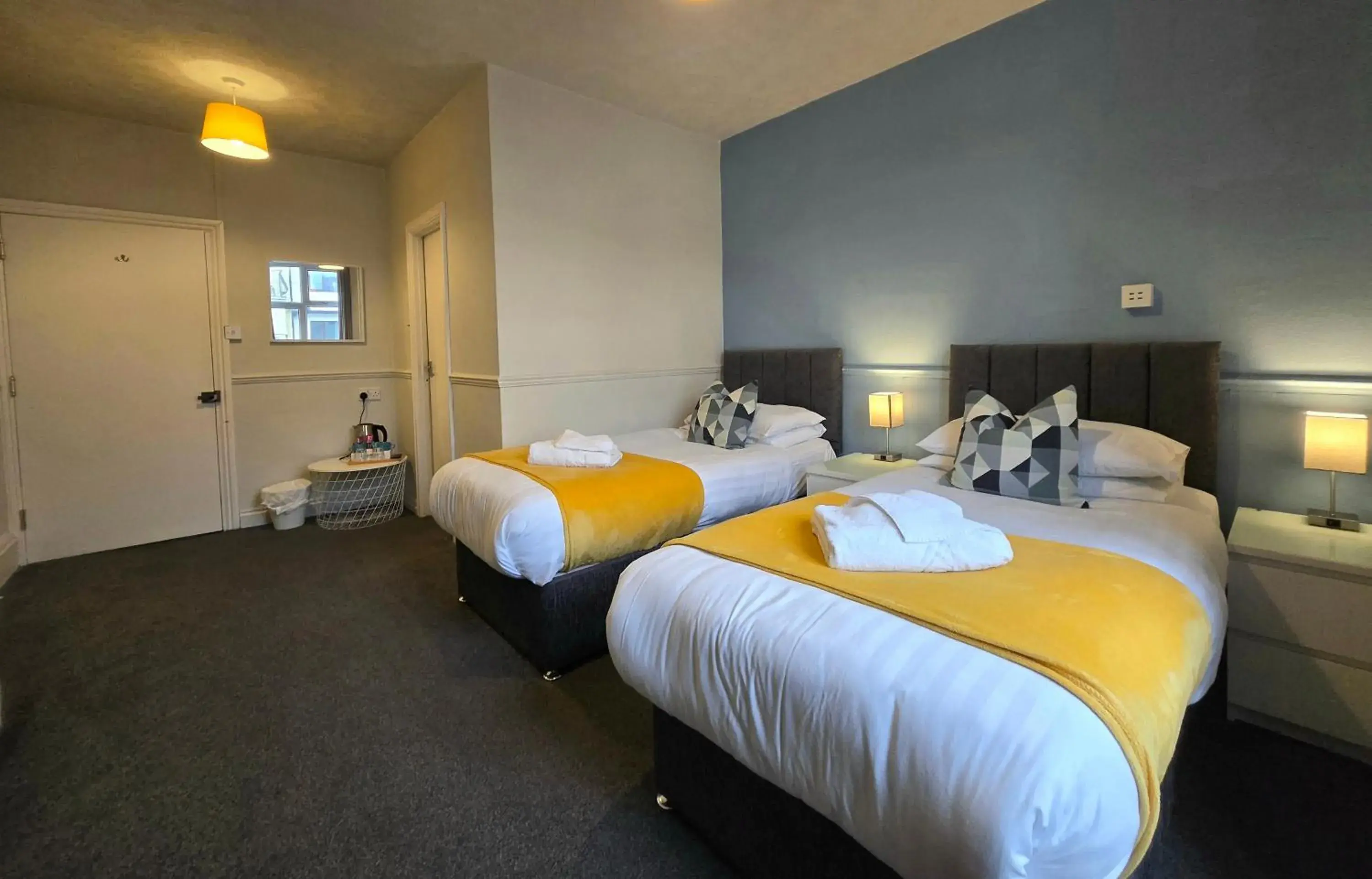 Standard Twin Room in Beach Hotel Torbay B&B Standard Twin Room in Beach Hotel Torbay B&B