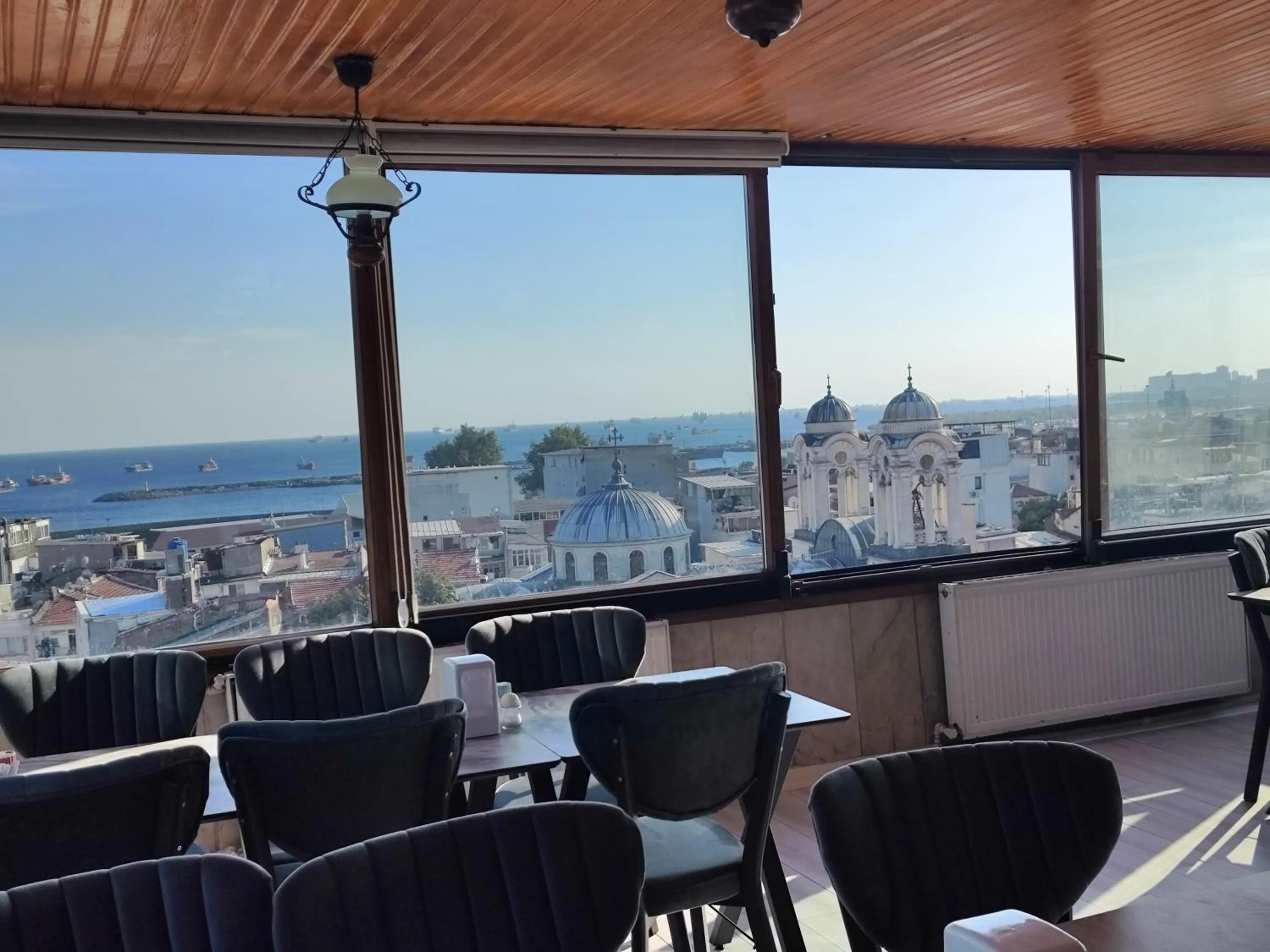 Restaurant/places to eat in Grand Liza Hotel