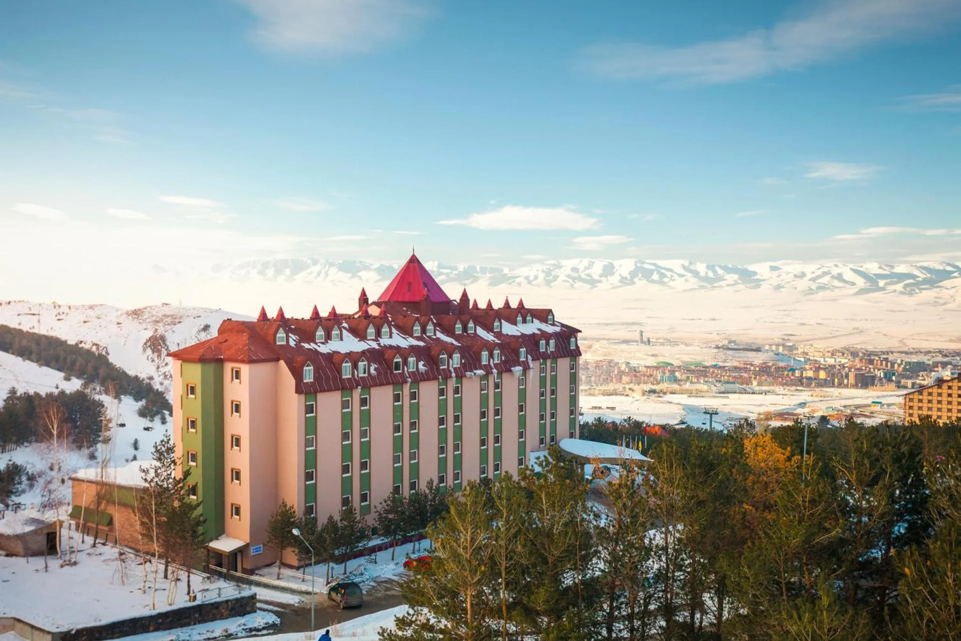 Property building in Palan Ski & Convention Resort Hotel