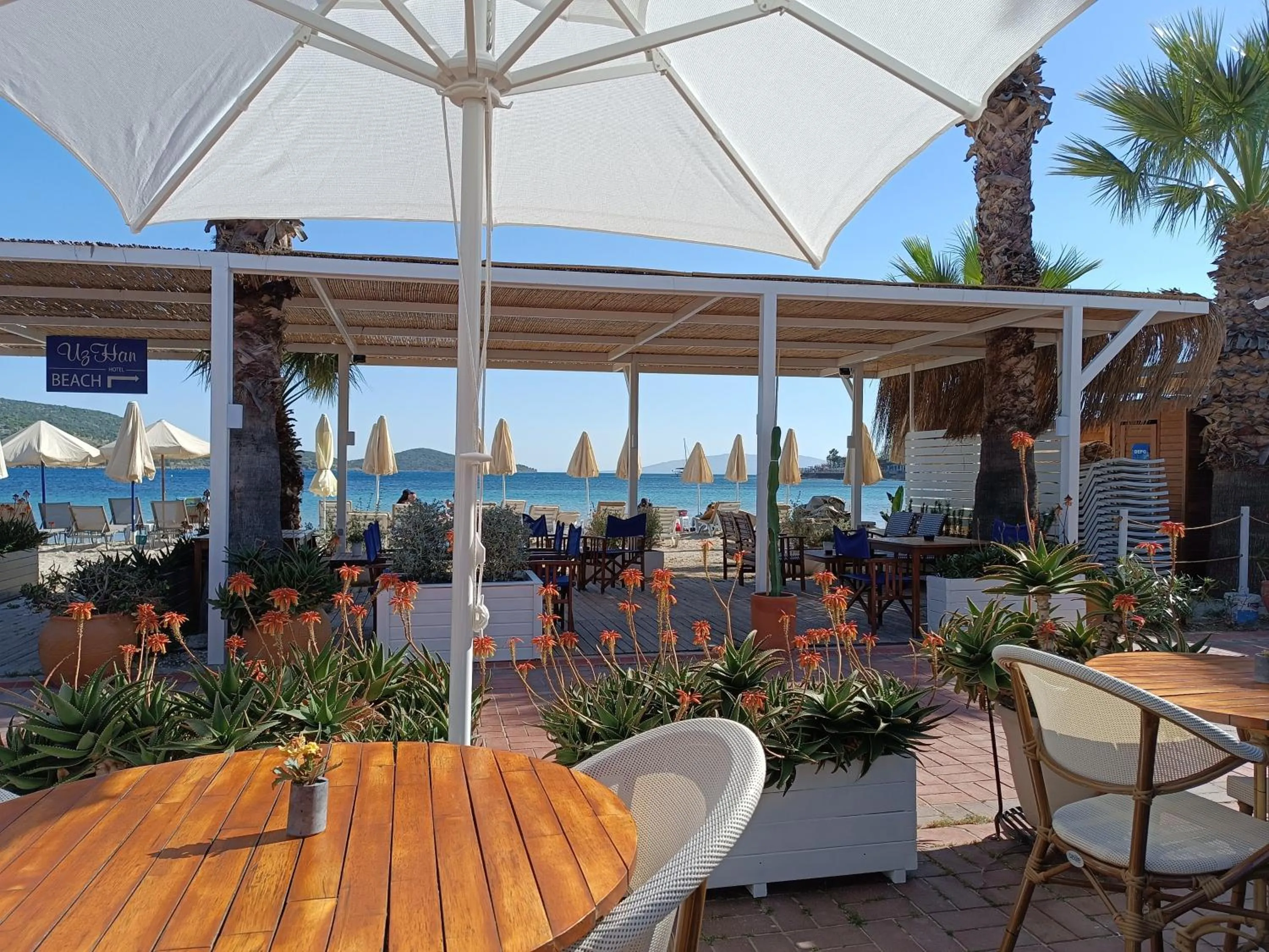 Restaurant/places to eat in UzHan Beach Hotel