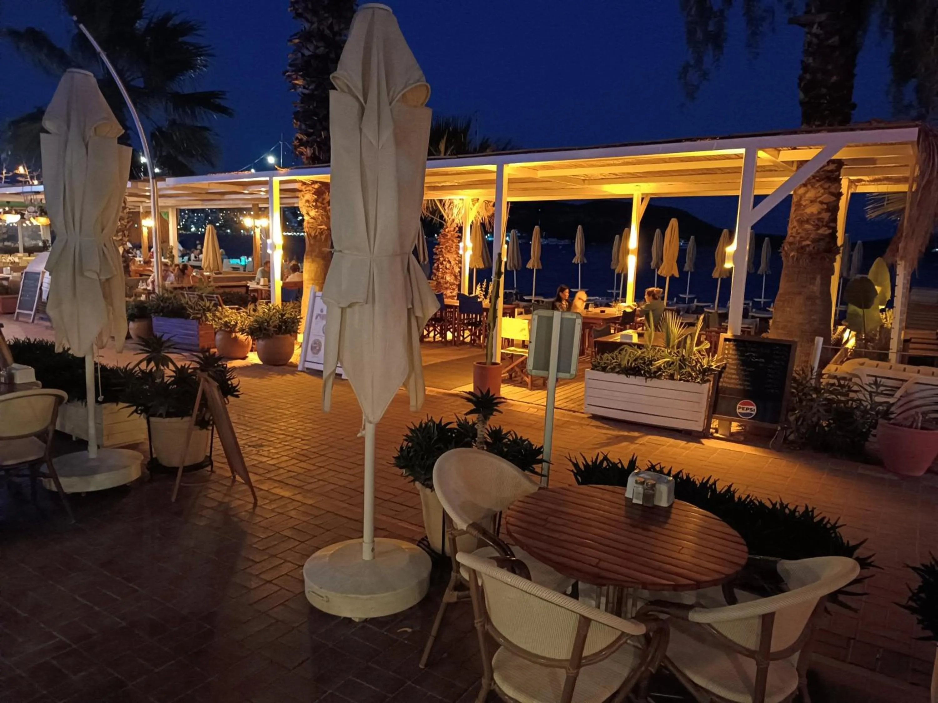 Restaurant/places to eat in UzHan Beach Hotel