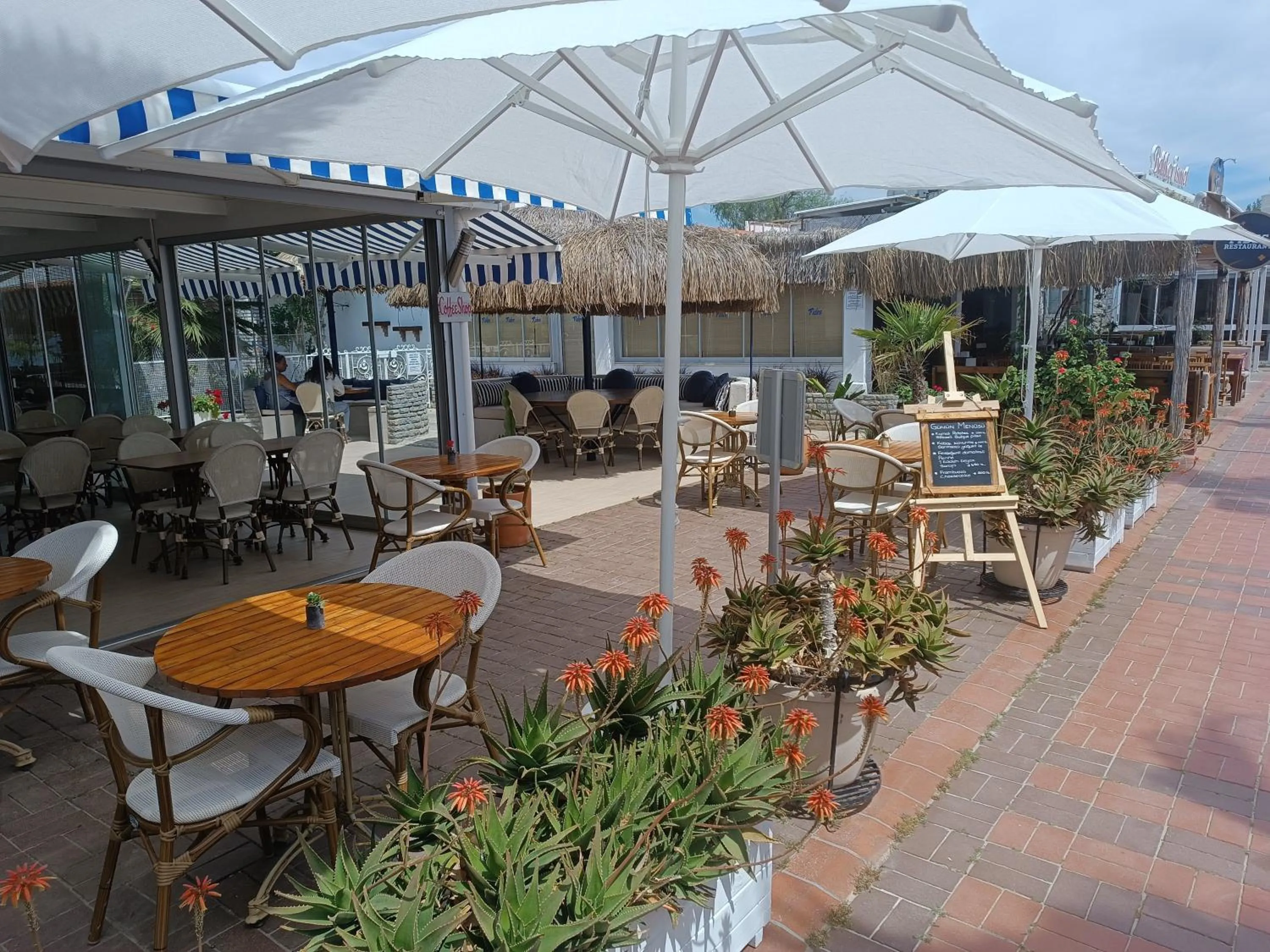 Restaurant/places to eat in UzHan Beach Hotel