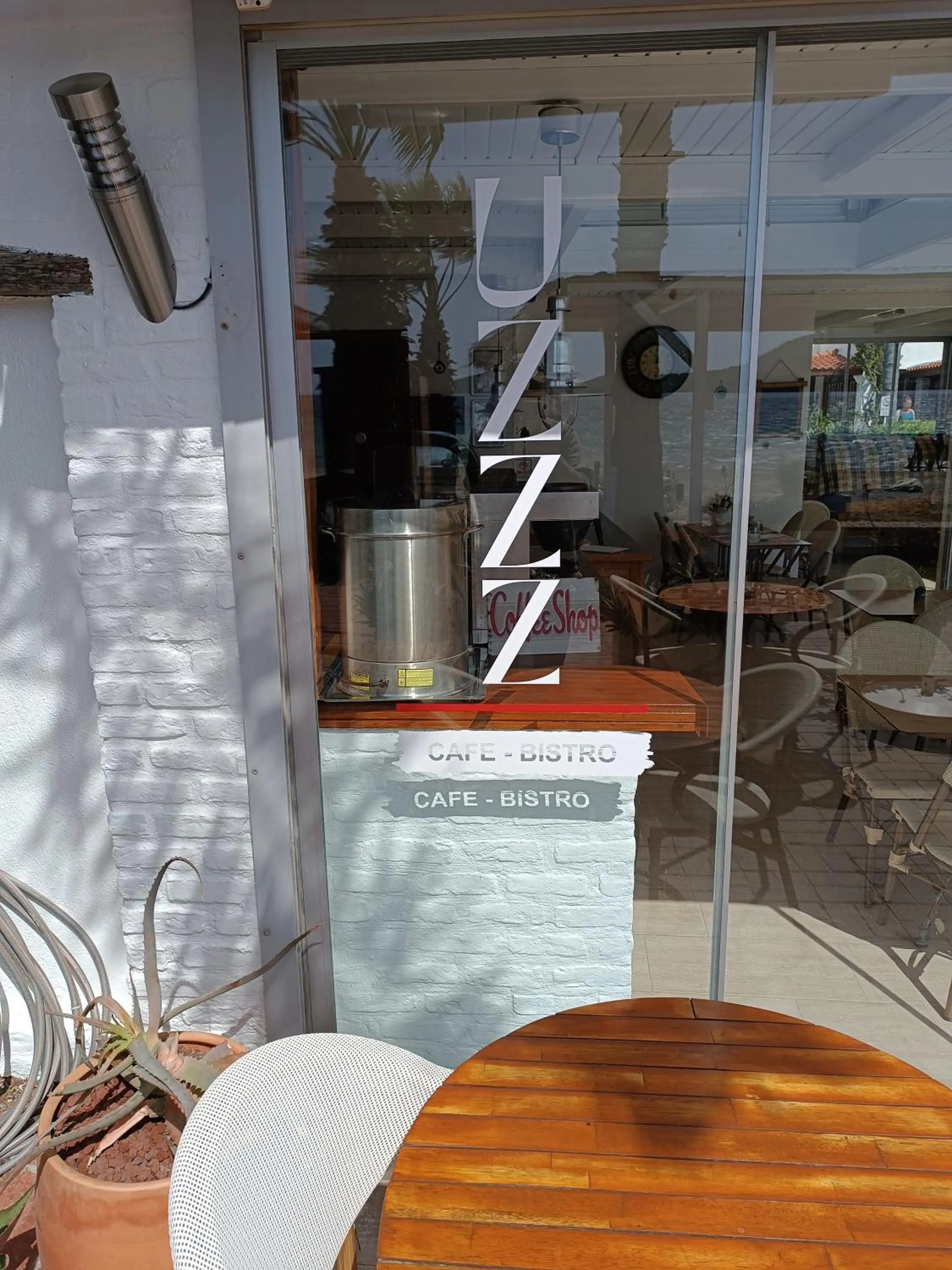 Restaurant/places to eat in UzHan Beach Hotel
