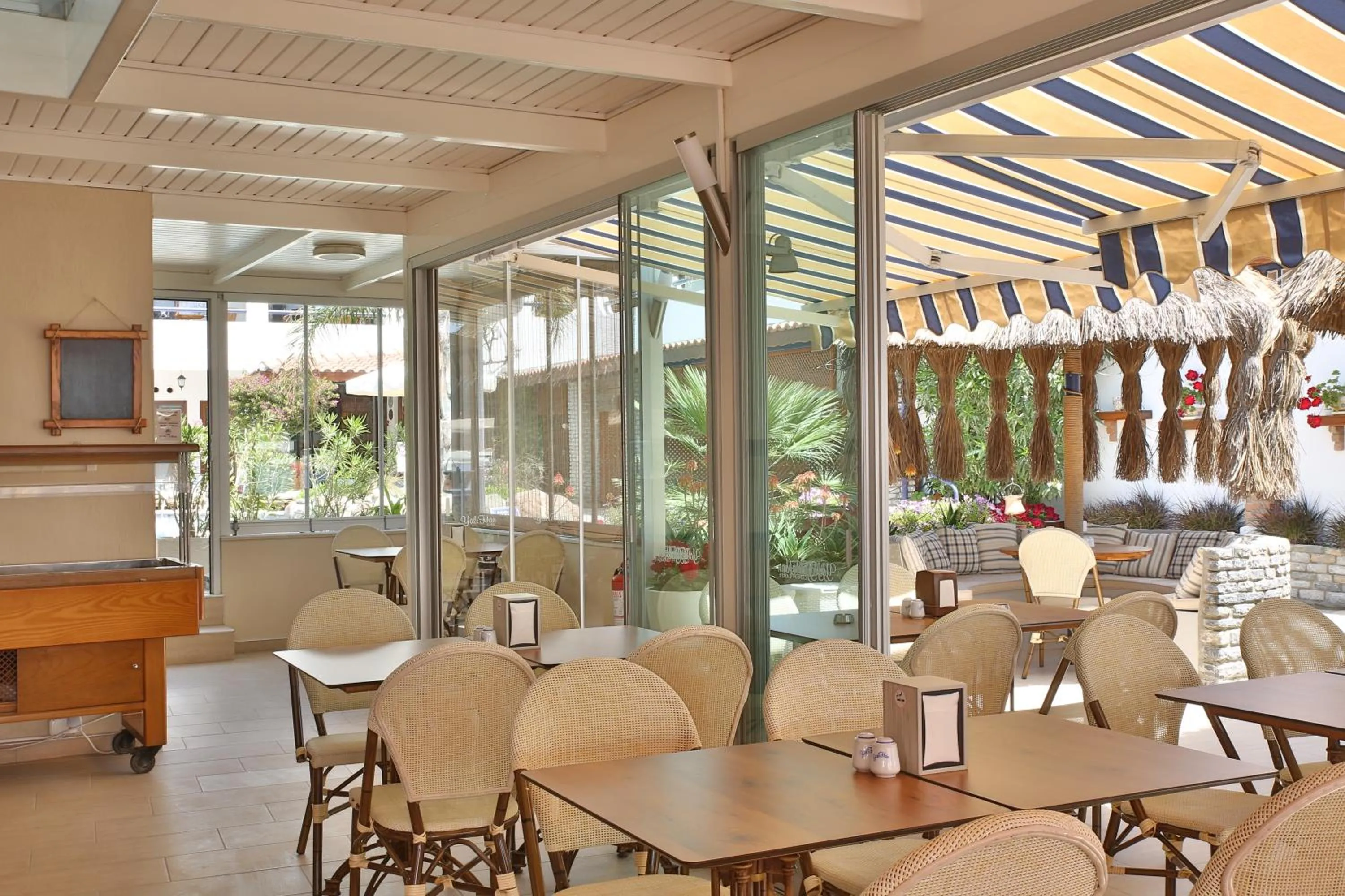 Restaurant/places to eat in UzHan Beach Hotel