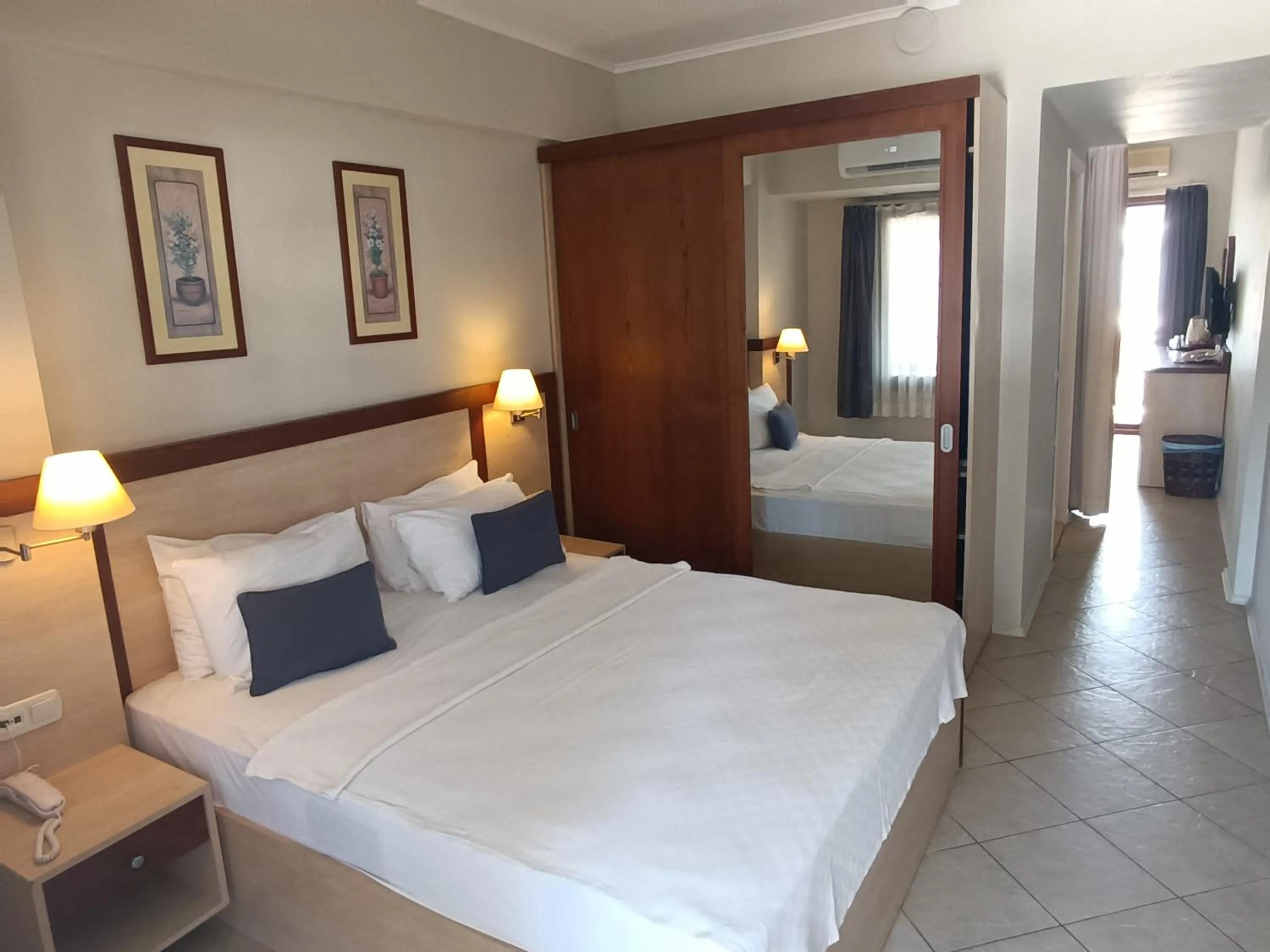 Bedroom, Bed in UzHan Beach Hotel