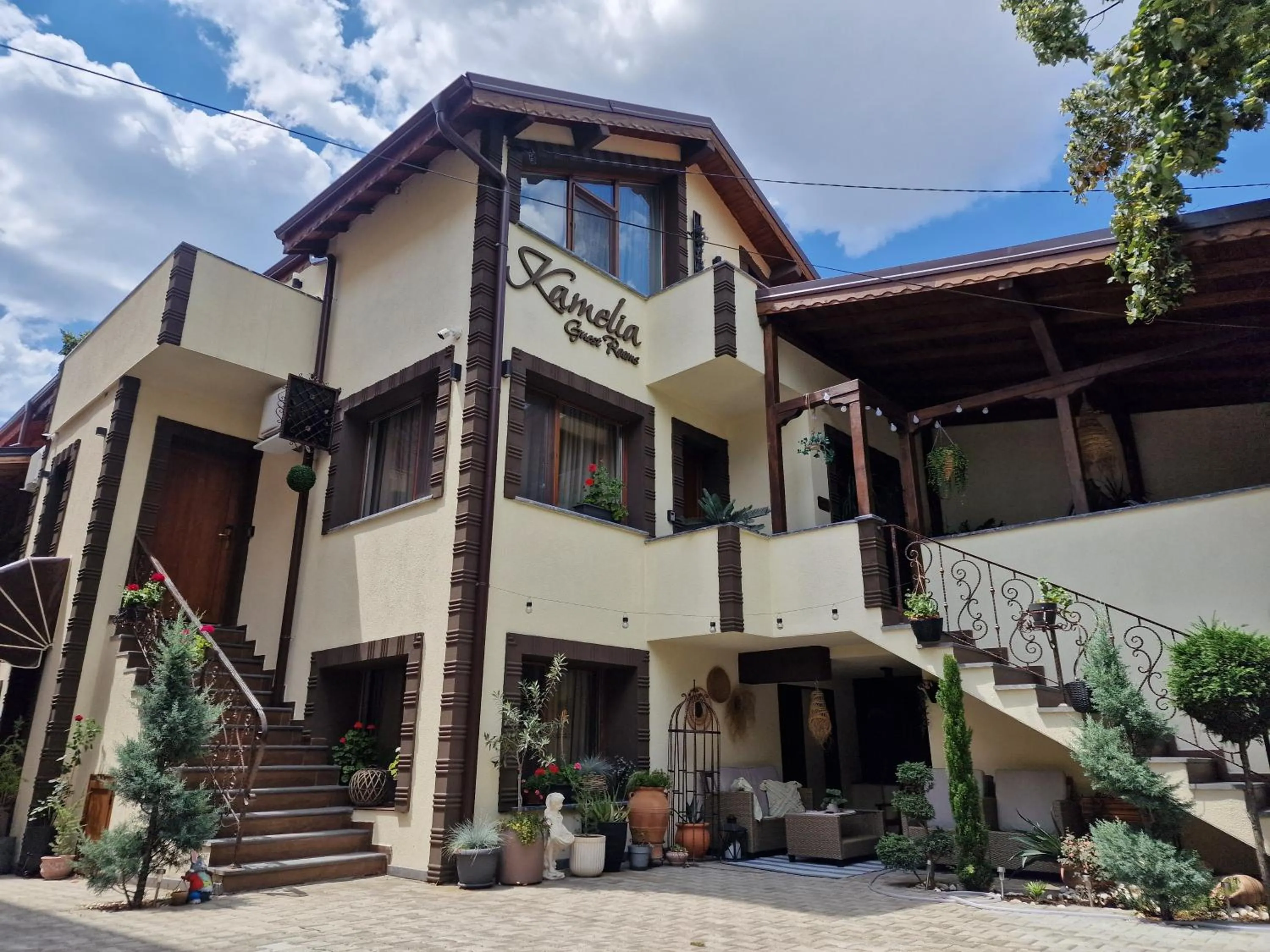 Kamelia guest rooms