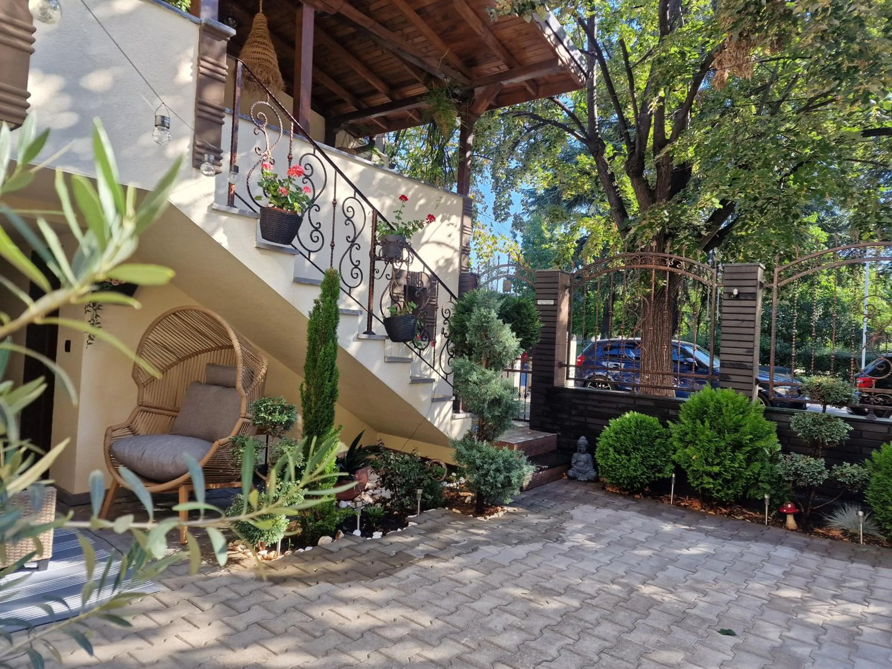 Kamelia guest rooms