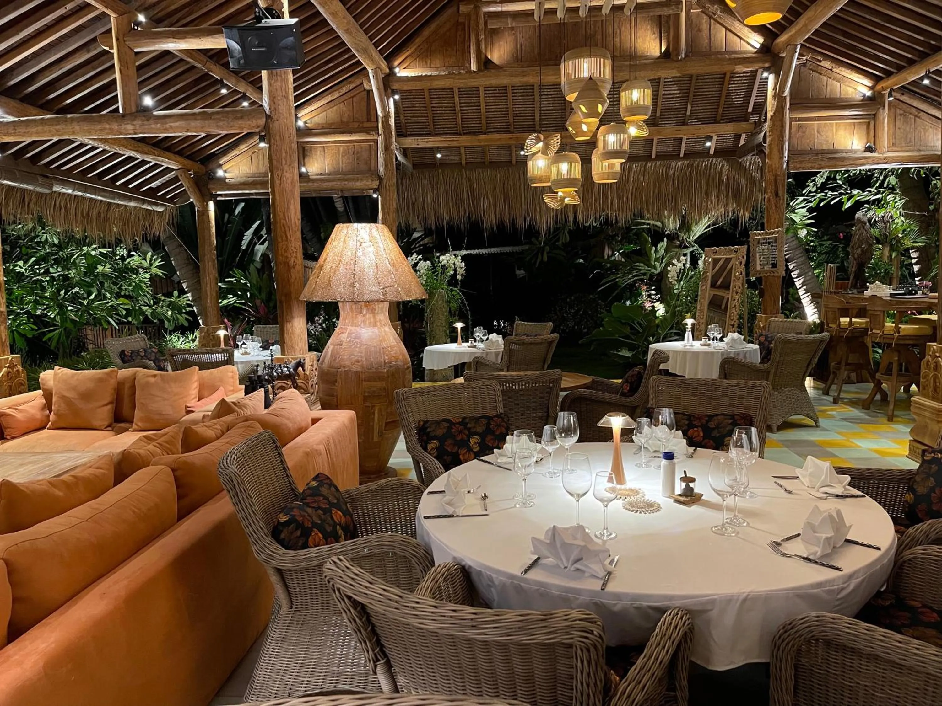 Restaurant/places to eat in Louka Beach Bali