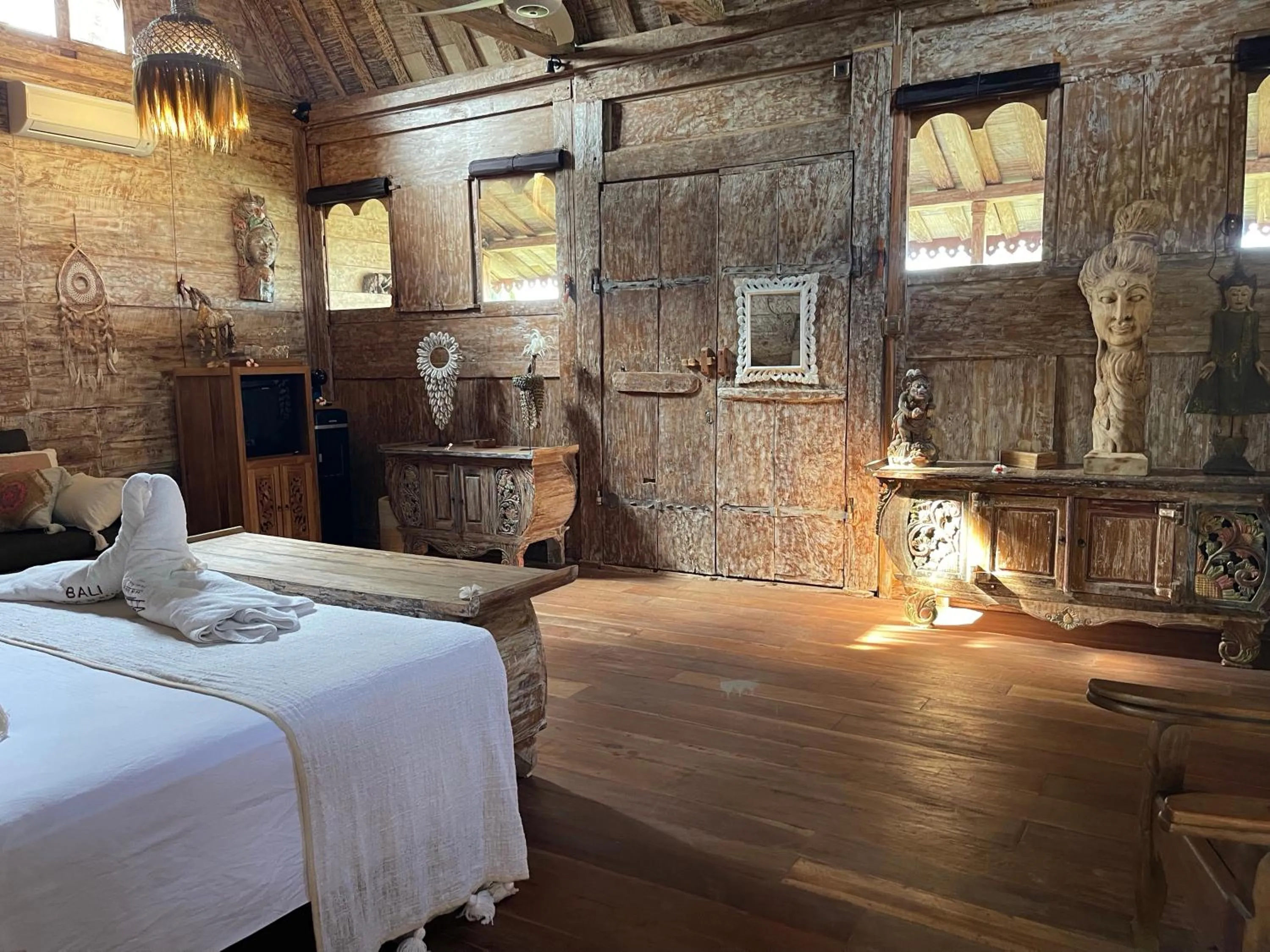 Photo of the whole room, Bed in Louka Beach Bali