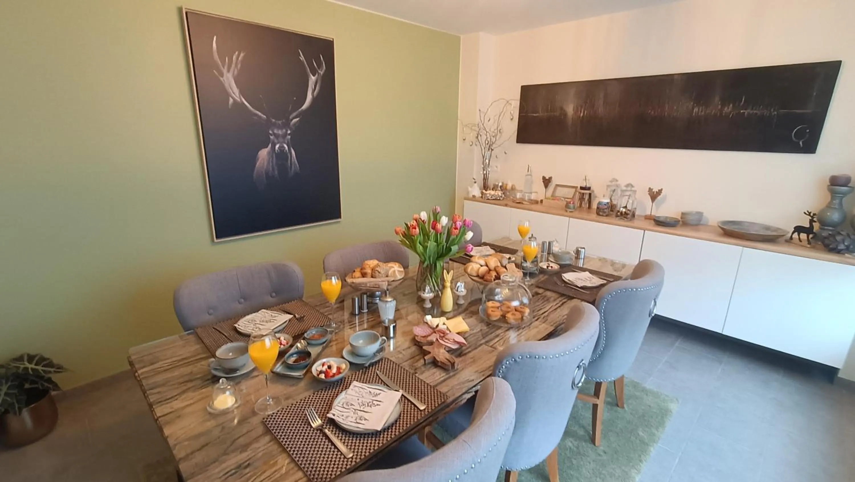 Dining area in B&B Maison Durbois