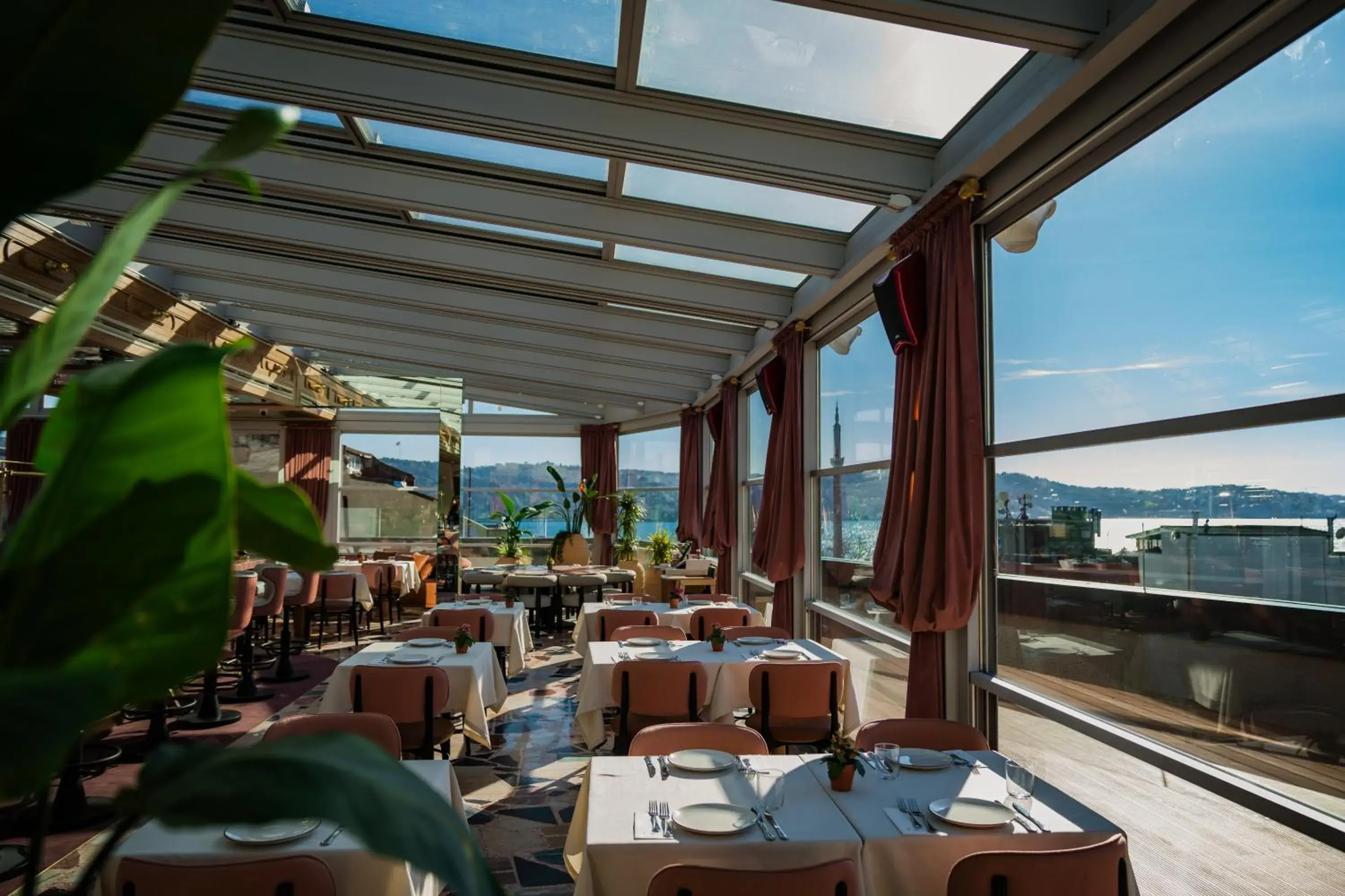 Restaurant/places to eat in Crowne Plaza Istanbul - Ortakoy Bosphorus by IHG Restaurant/places to eat in Crowne Plaza Istanbul - Ortakoy Bosphorus by IHG