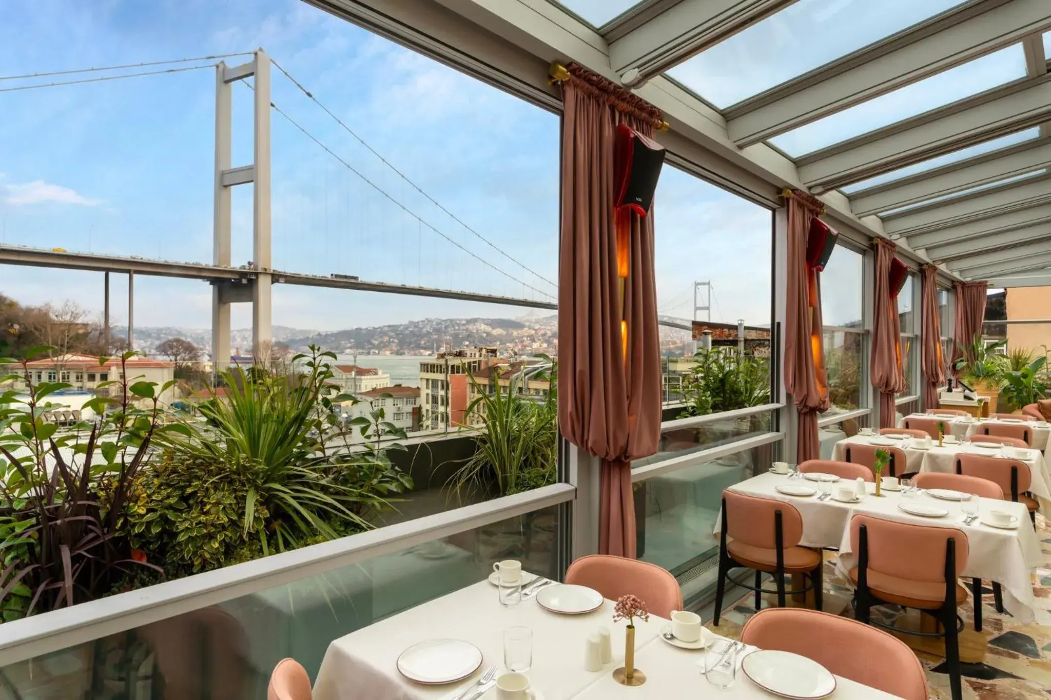 Breakfast in Crowne Plaza Istanbul - Ortakoy Bosphorus by IHG Breakfast in Crowne Plaza Istanbul - Ortakoy Bosphorus by IHG