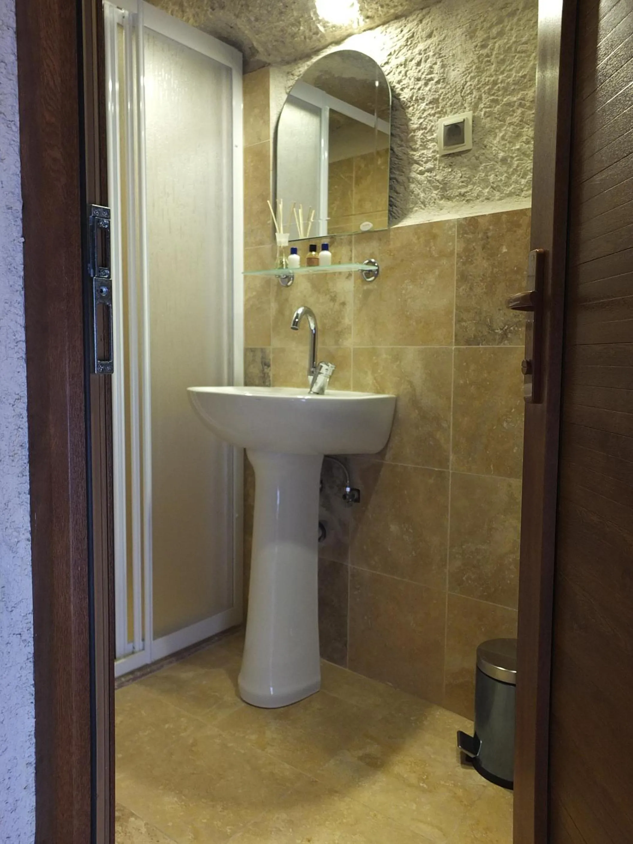 Bathroom in Anatolia cave hotel Pension