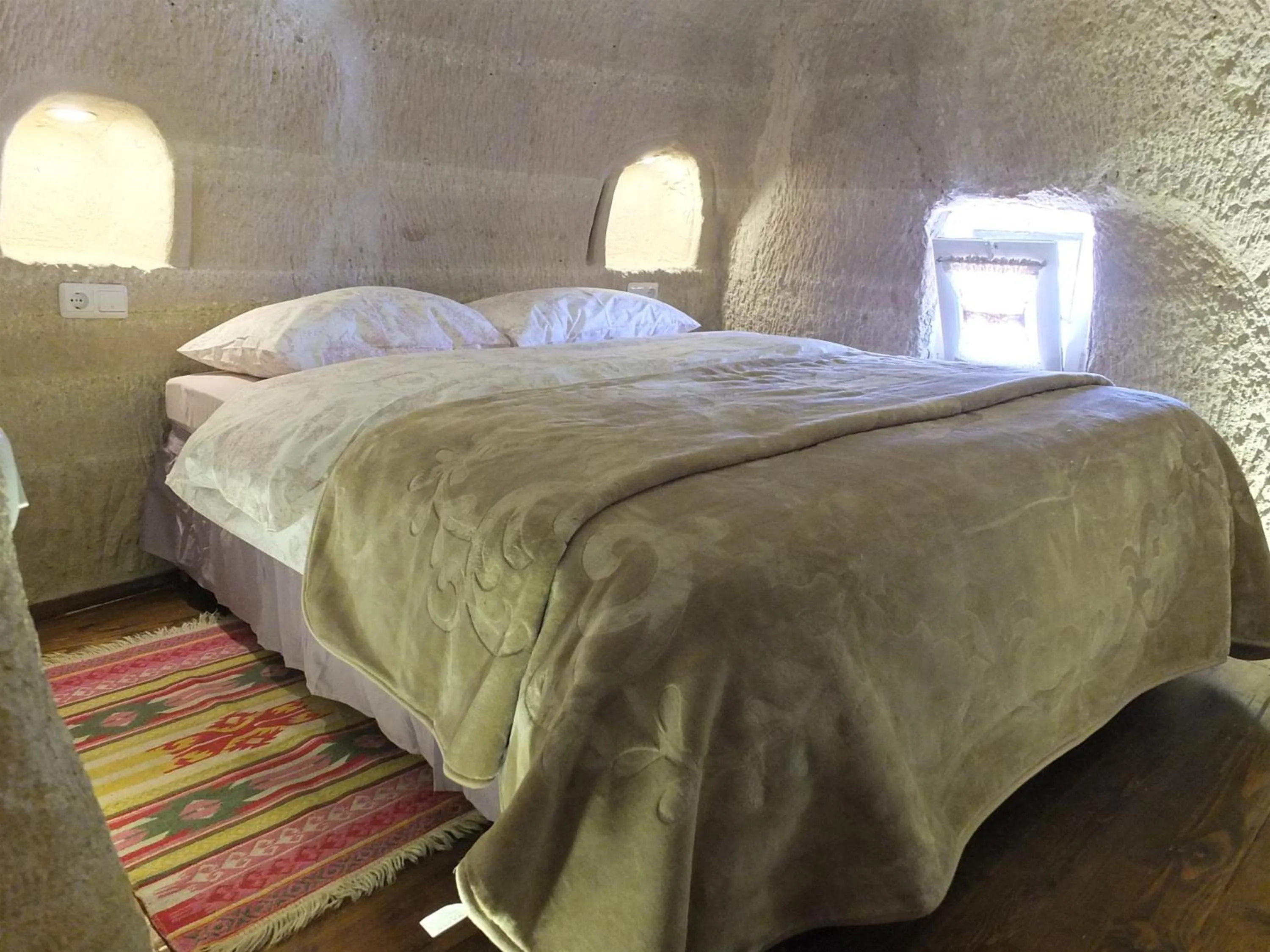 Shower, Bed in Anatolia cave hotel Pension