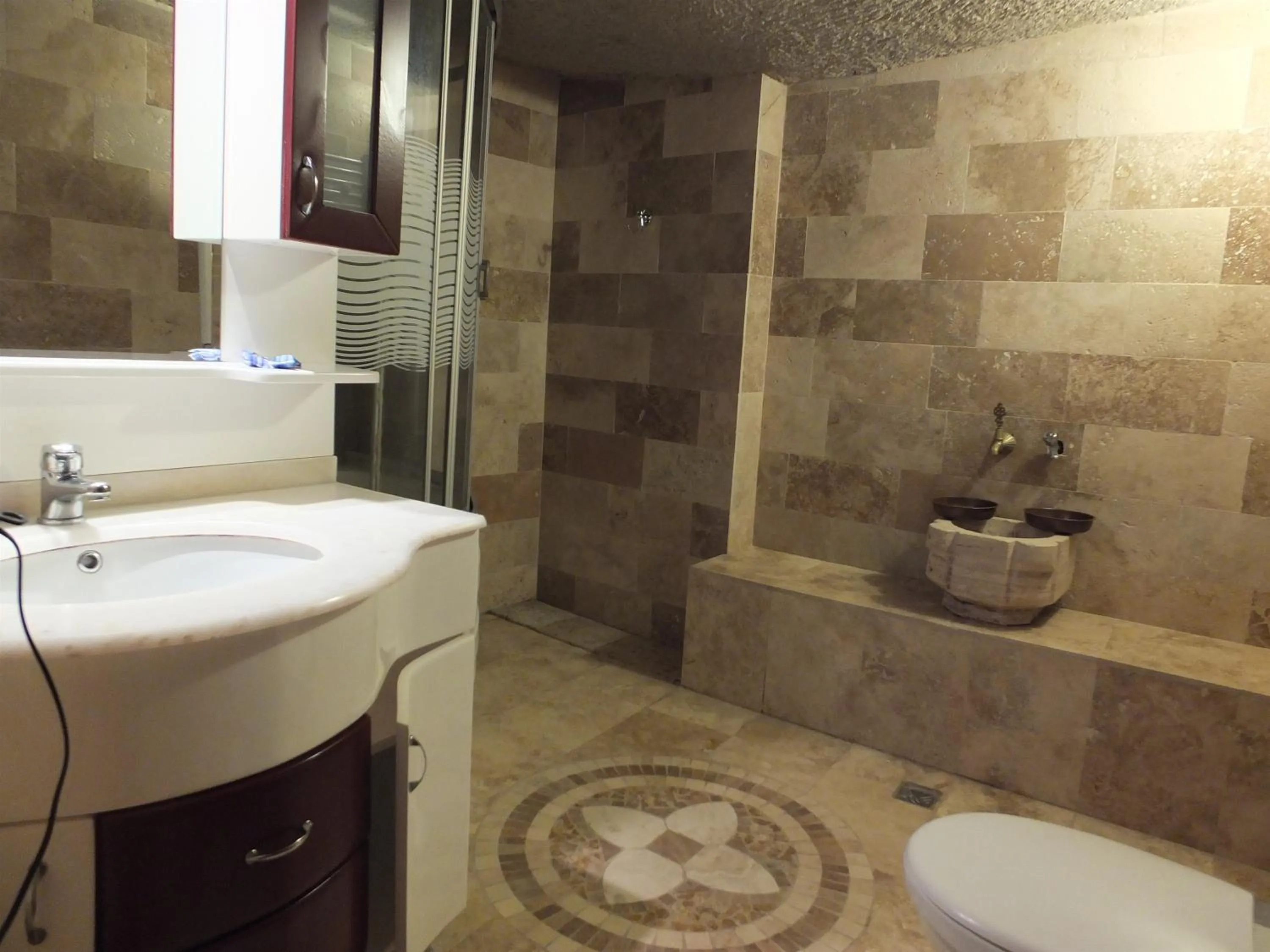 Shower in Anatolia cave hotel Pension