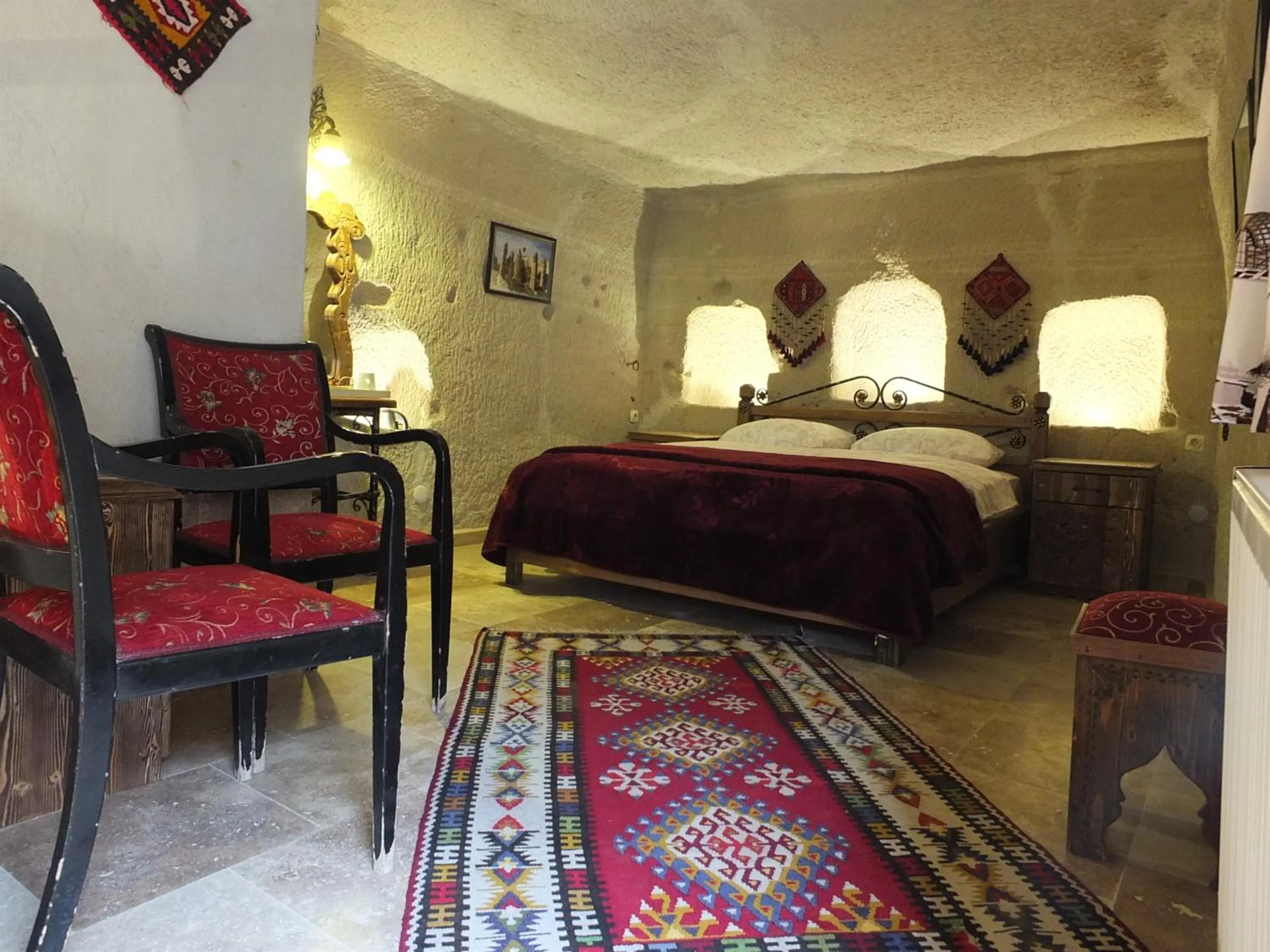 Shower, Bed in Anatolia cave hotel Pension