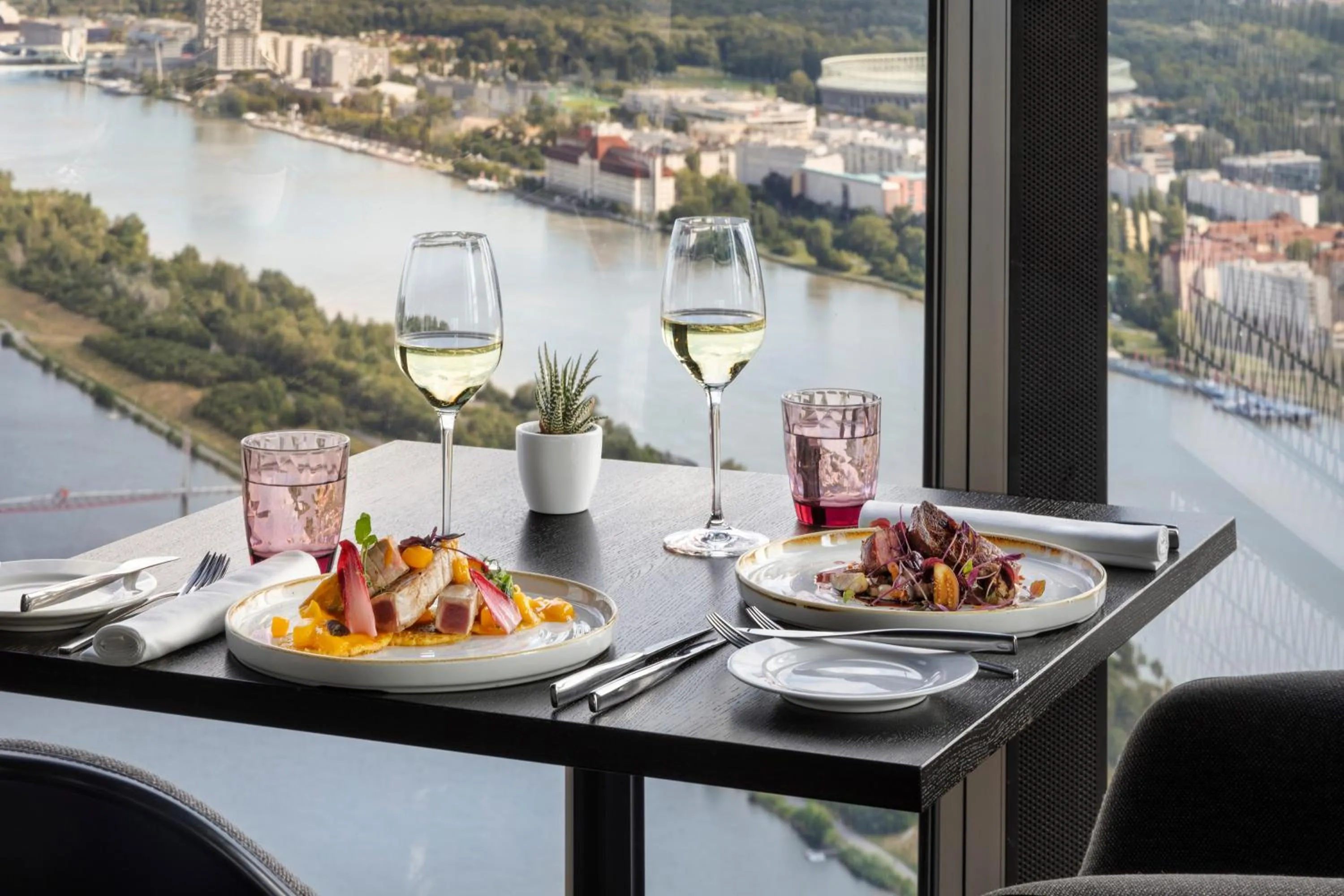 Restaurant/places to eat in Melia Vienna