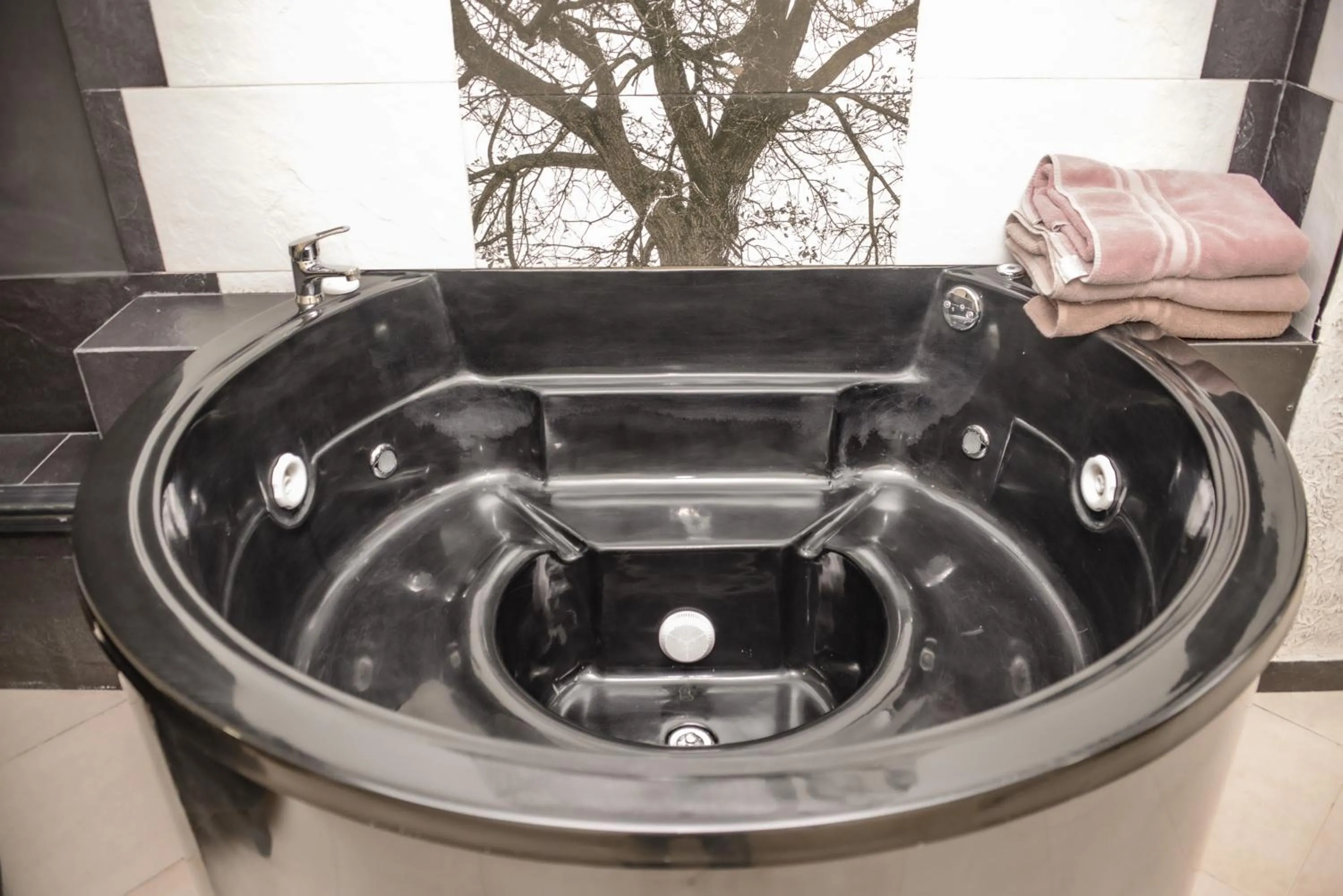 Hot Tub in Calle 8 Suites