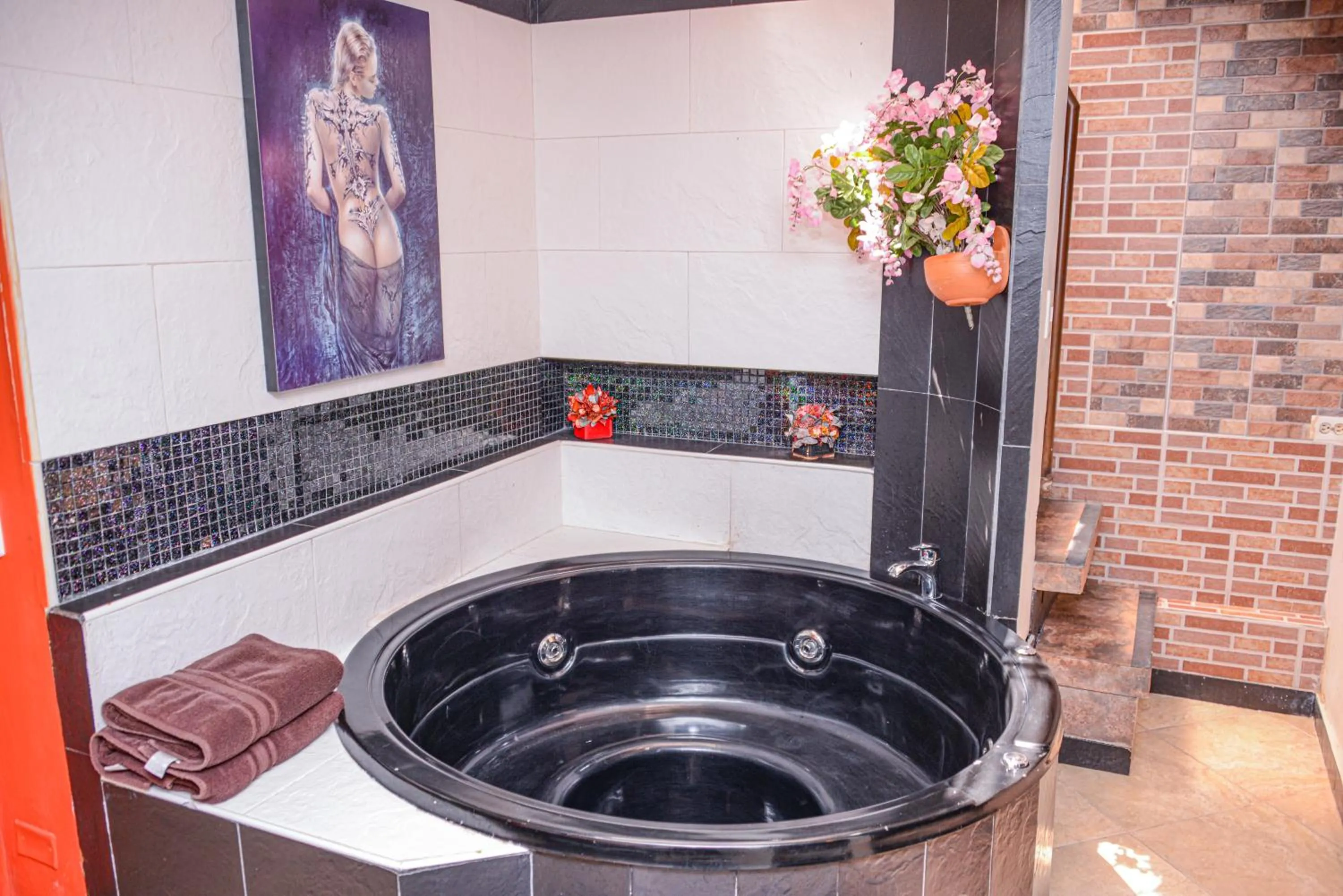 Hot Tub in Calle 8 Suites