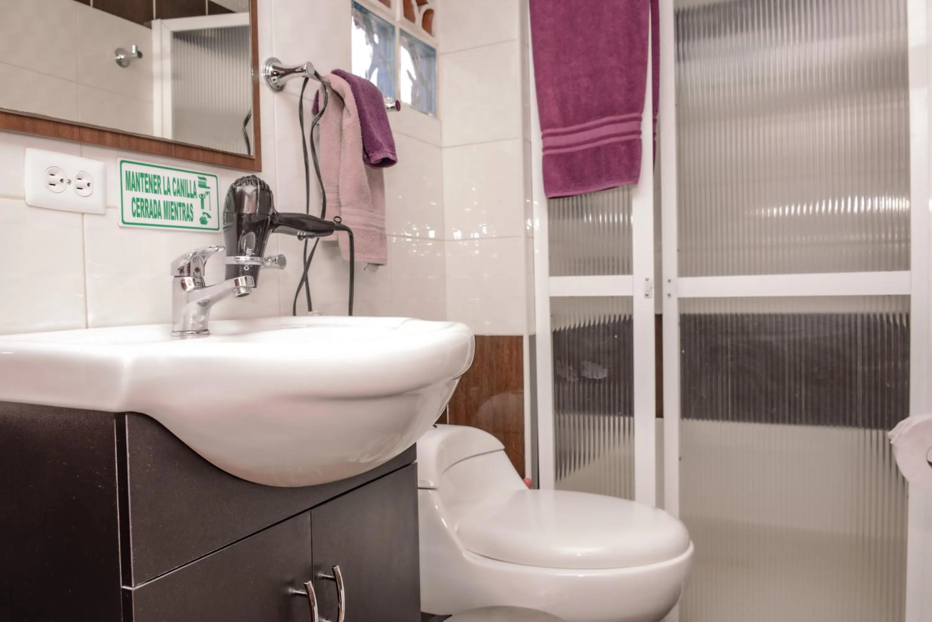 Bathroom in Calle 8 Suites
