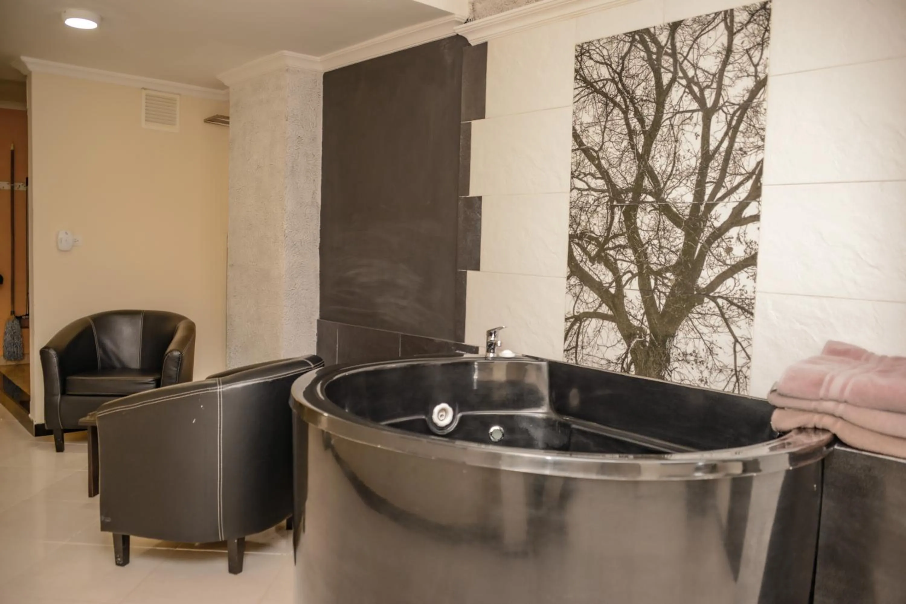 Hot Tub in Calle 8 Suites