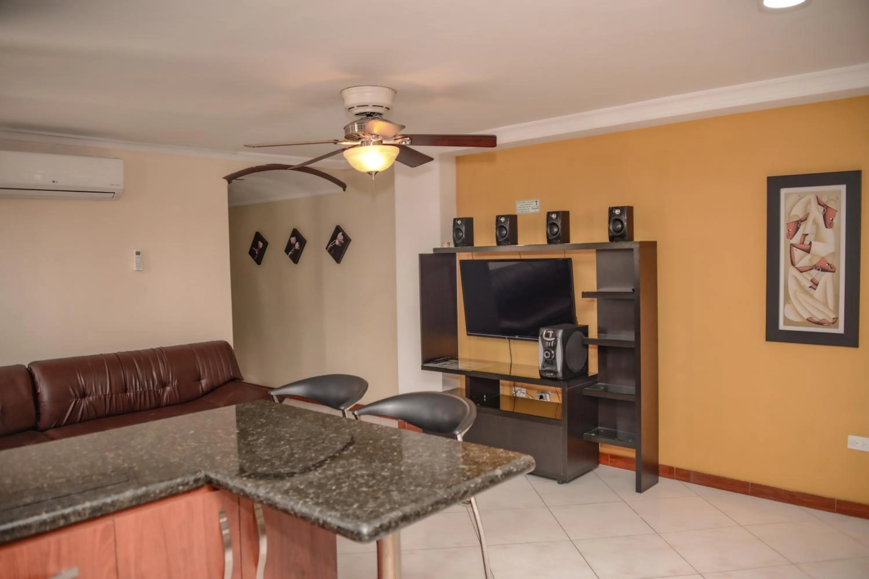 TV and multimedia in Calle 8 Suites