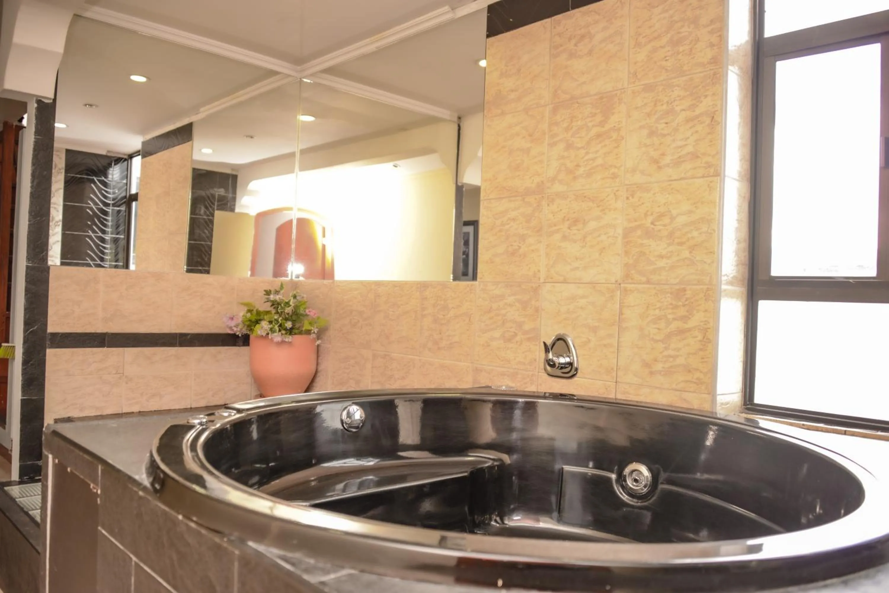 Hot Tub in Calle 8 Suites