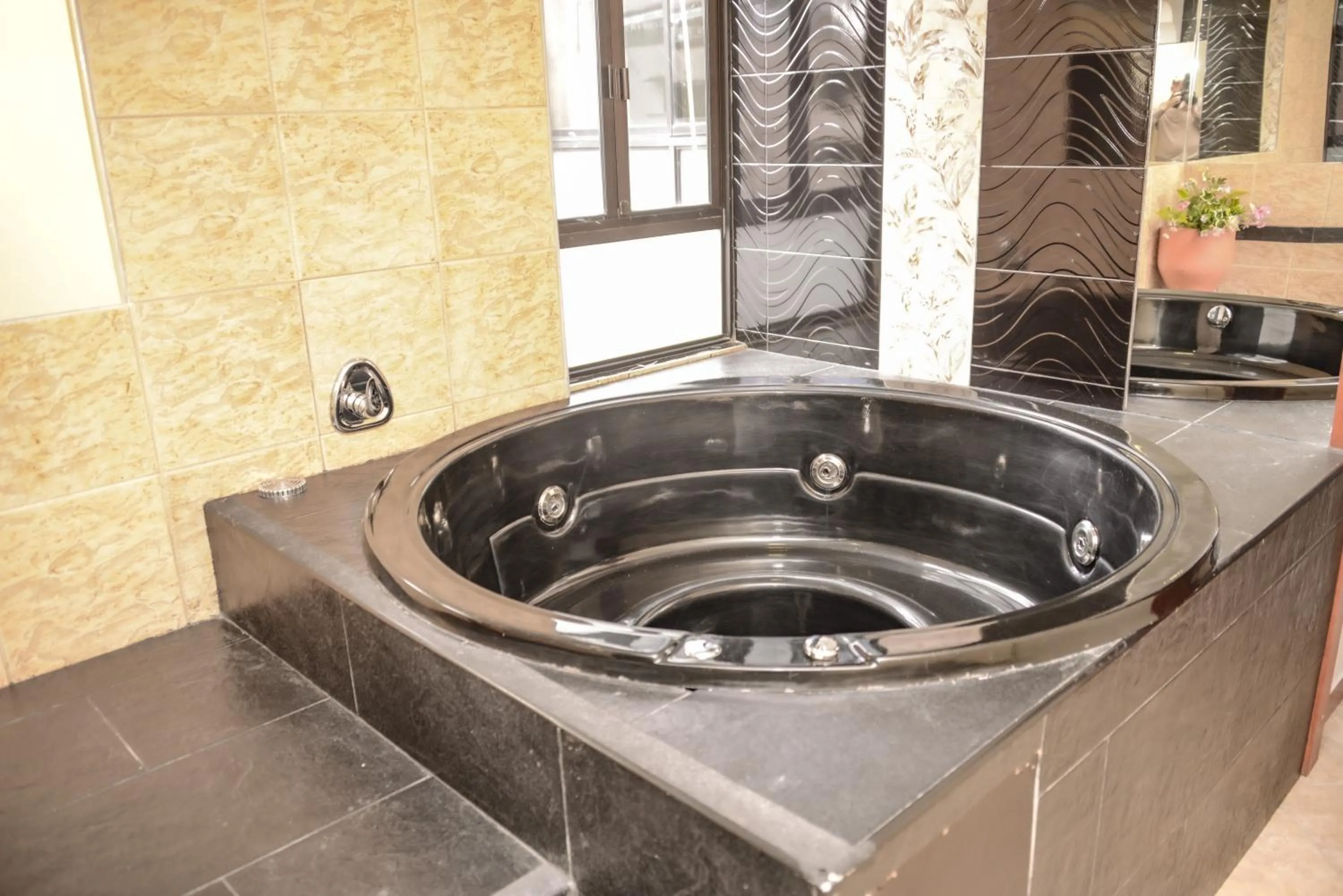 Hot Tub in Calle 8 Suites