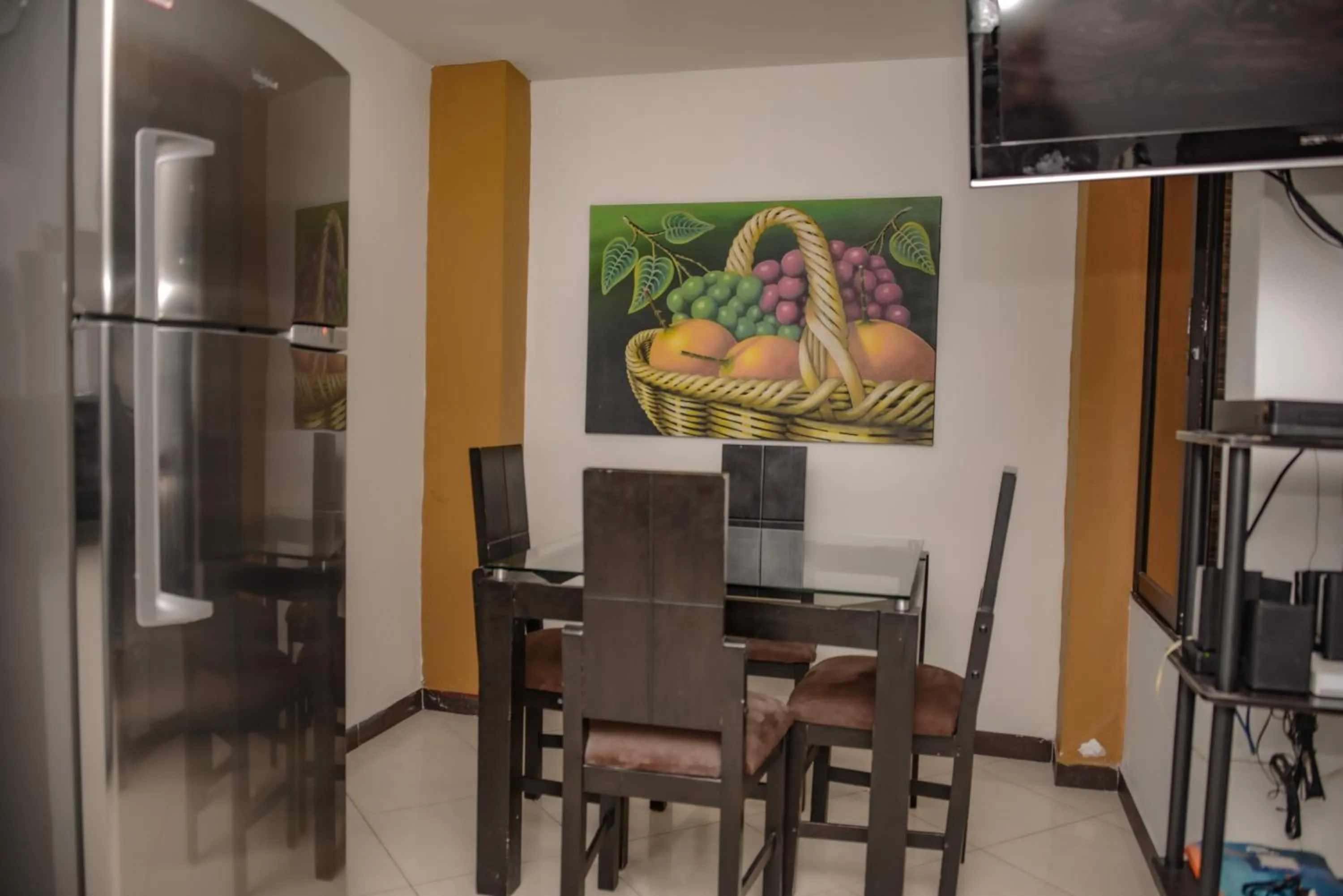 Dining area in Calle 8 Suites