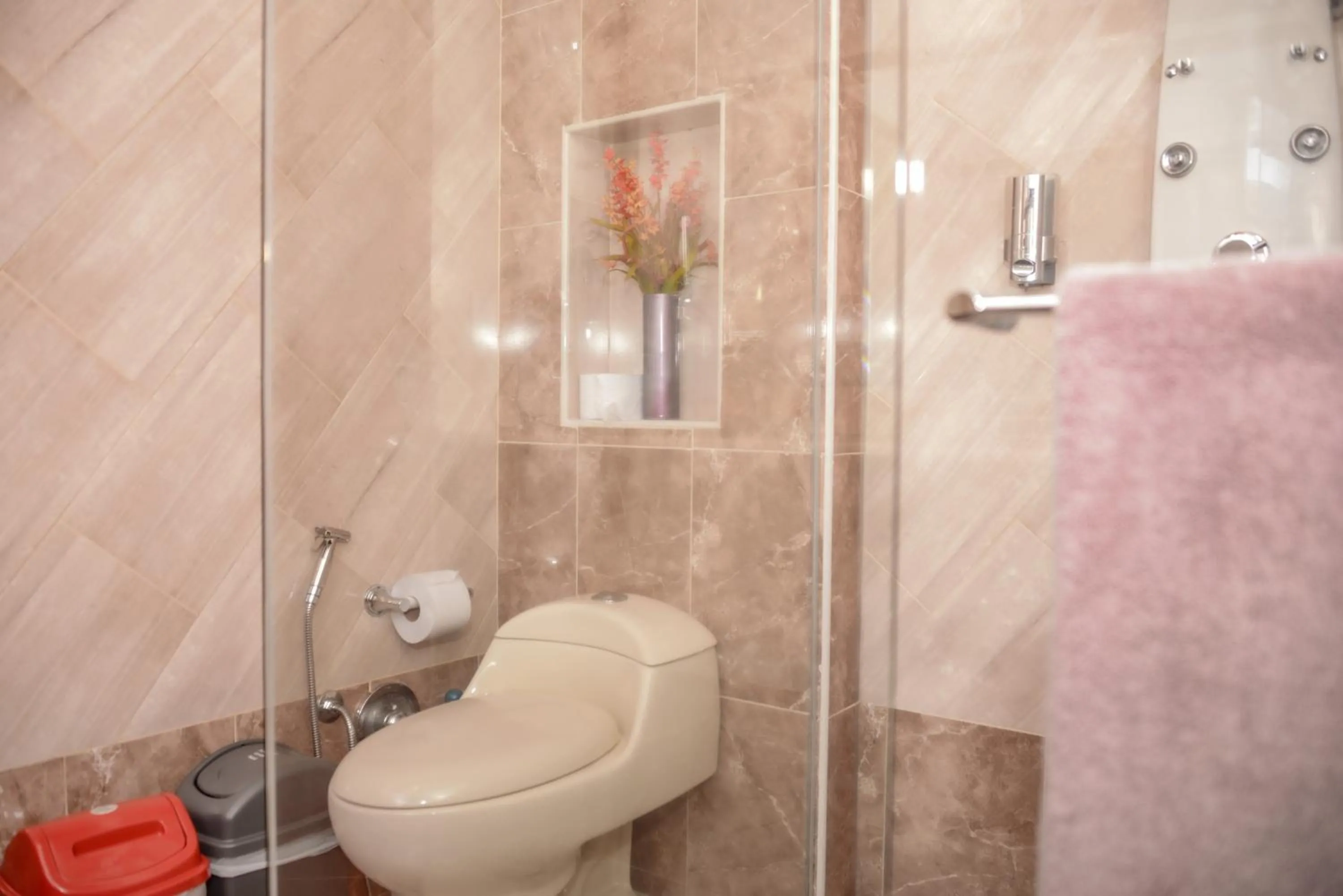 Shower in Calle 8 Suites