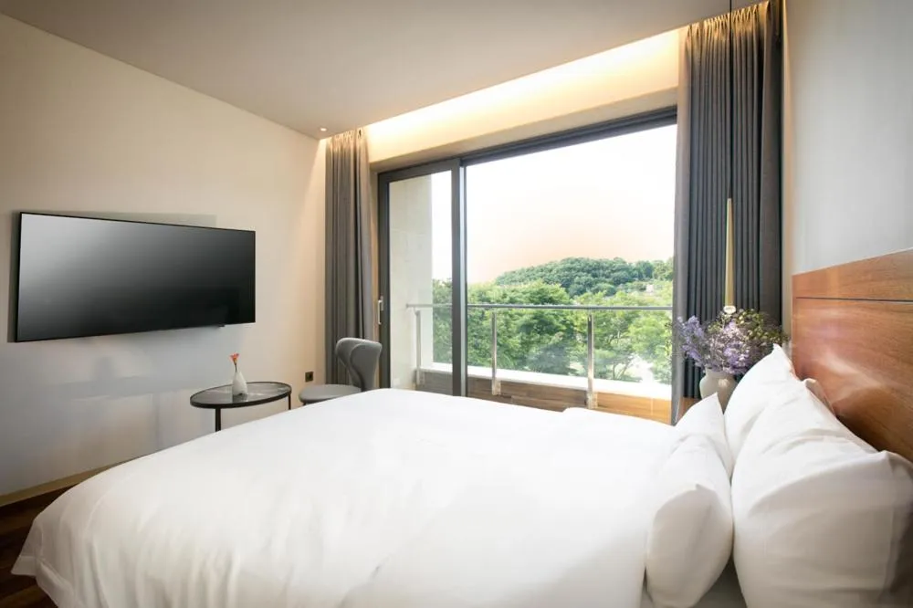 Photo of the whole room, Bed in Daon Hotel